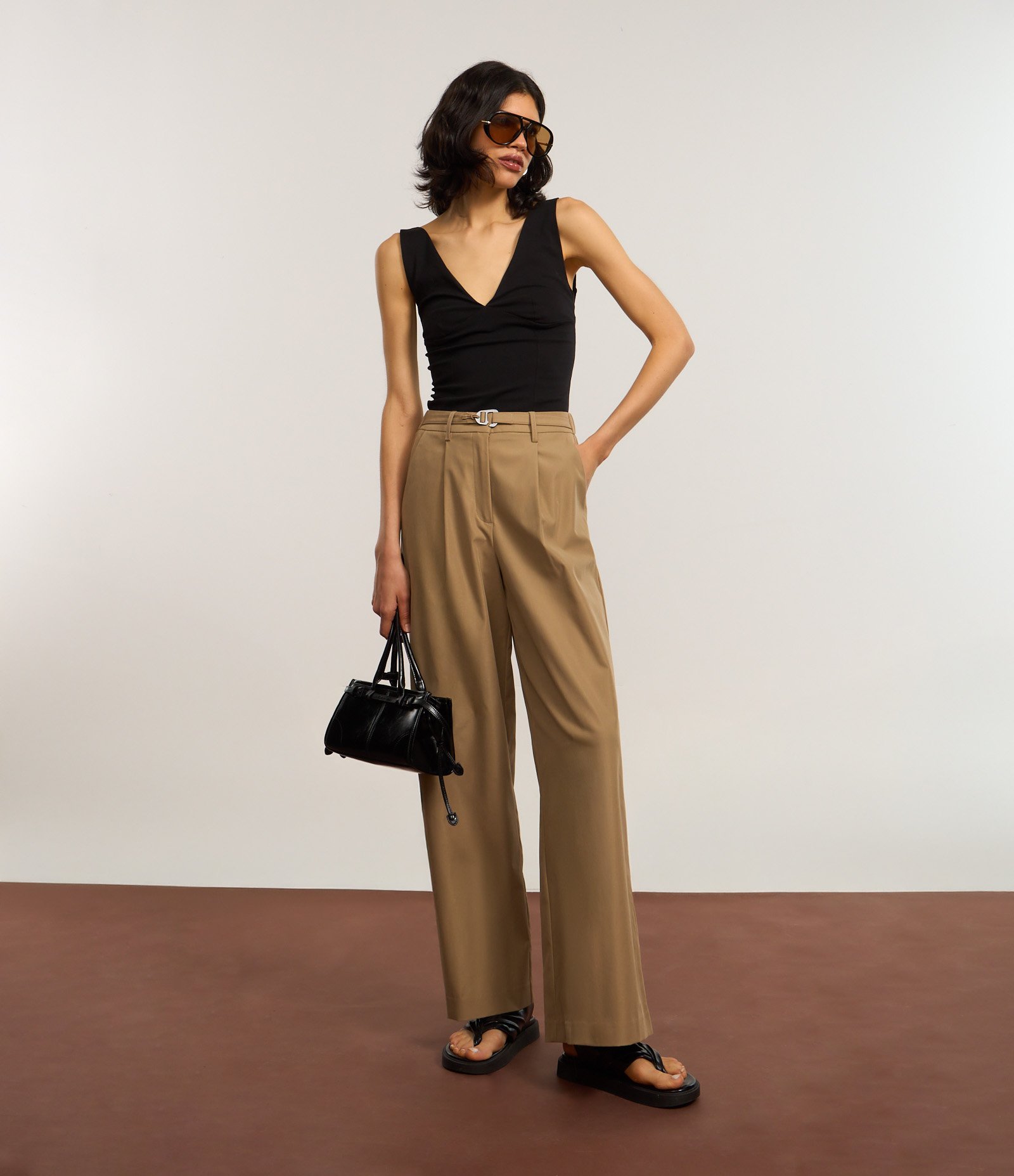 Calça Wide Leg em Alfaiataria com Cinto Bege 7