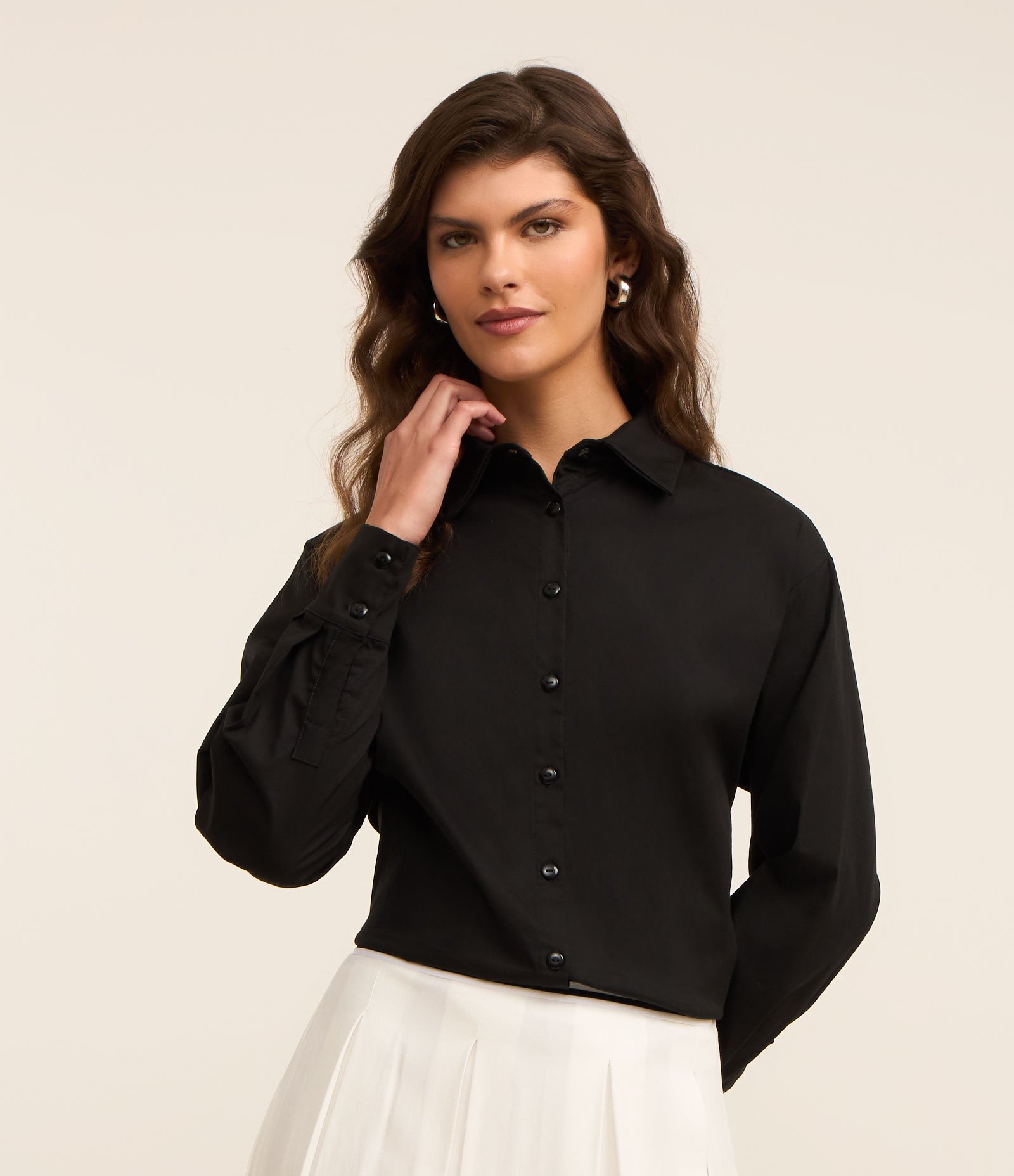 Camisa em Tricoline com Barra Arredondada e Botões Frontais Preto 1