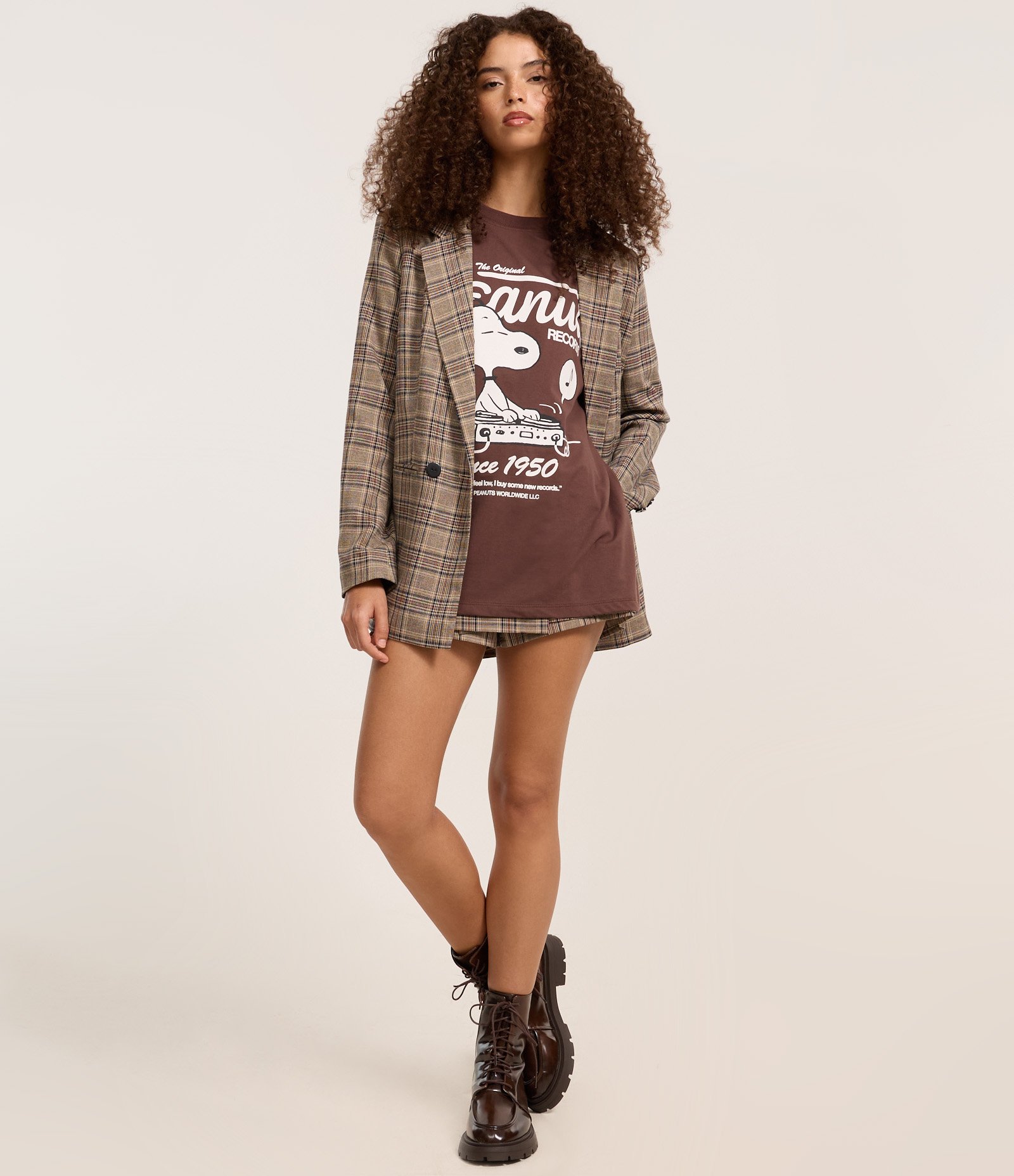 Camiseta Alongada em Algodão com Estampa Snoopy Peanuts Records Marrom 2