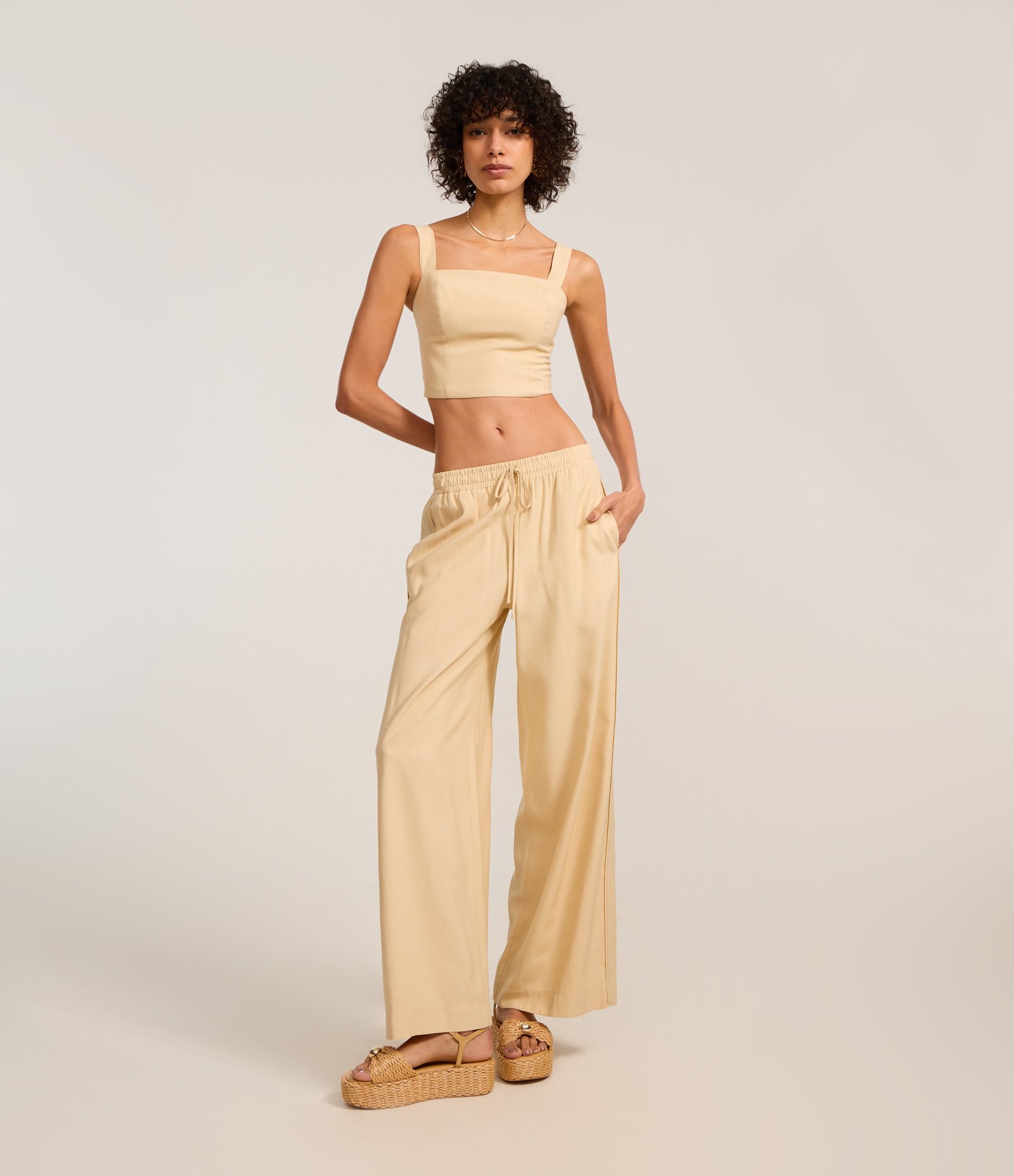 Calça Reta em Alfaiataria com Cintura Alta e Amarração no Cós Bege 1