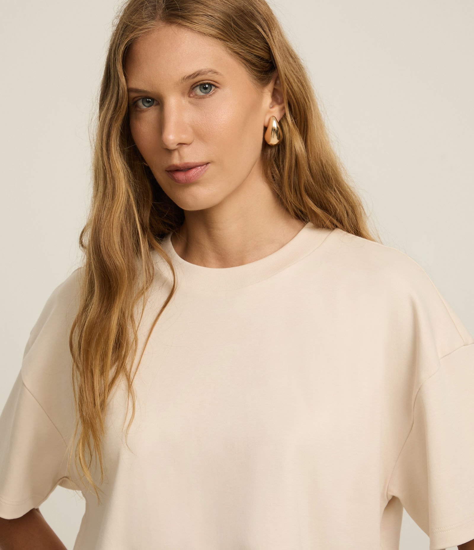 Camiseta Boxy em Algodão Peruano com Manga Ampla Bege 4