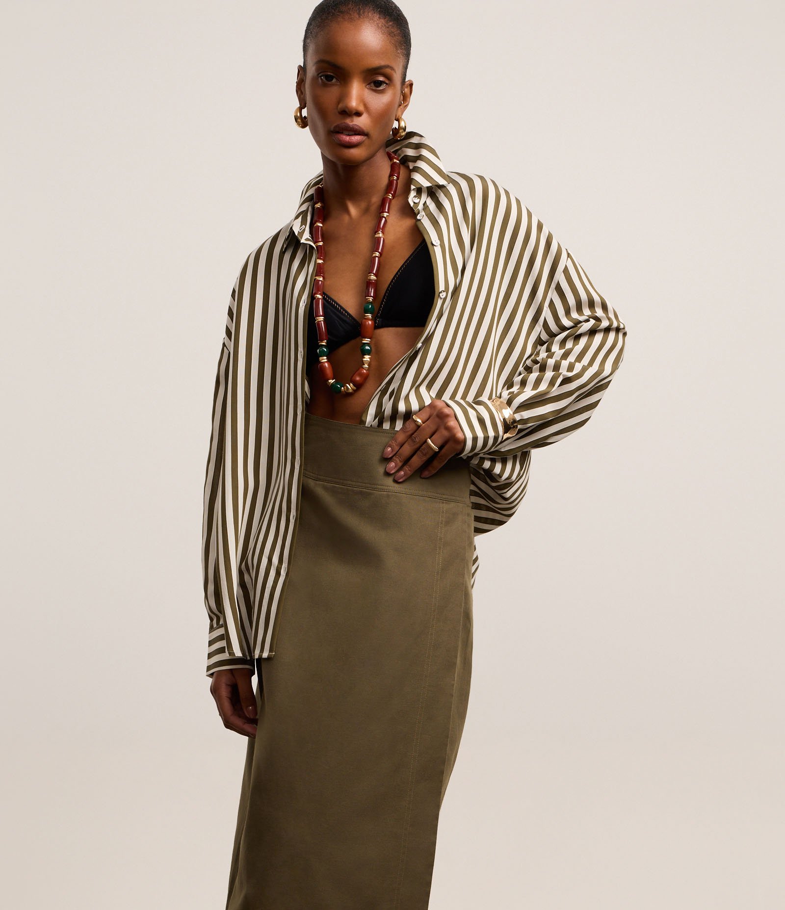 Saia Midi Alfaiatada com Transpasse Fake com Costura Aparente Verde 2