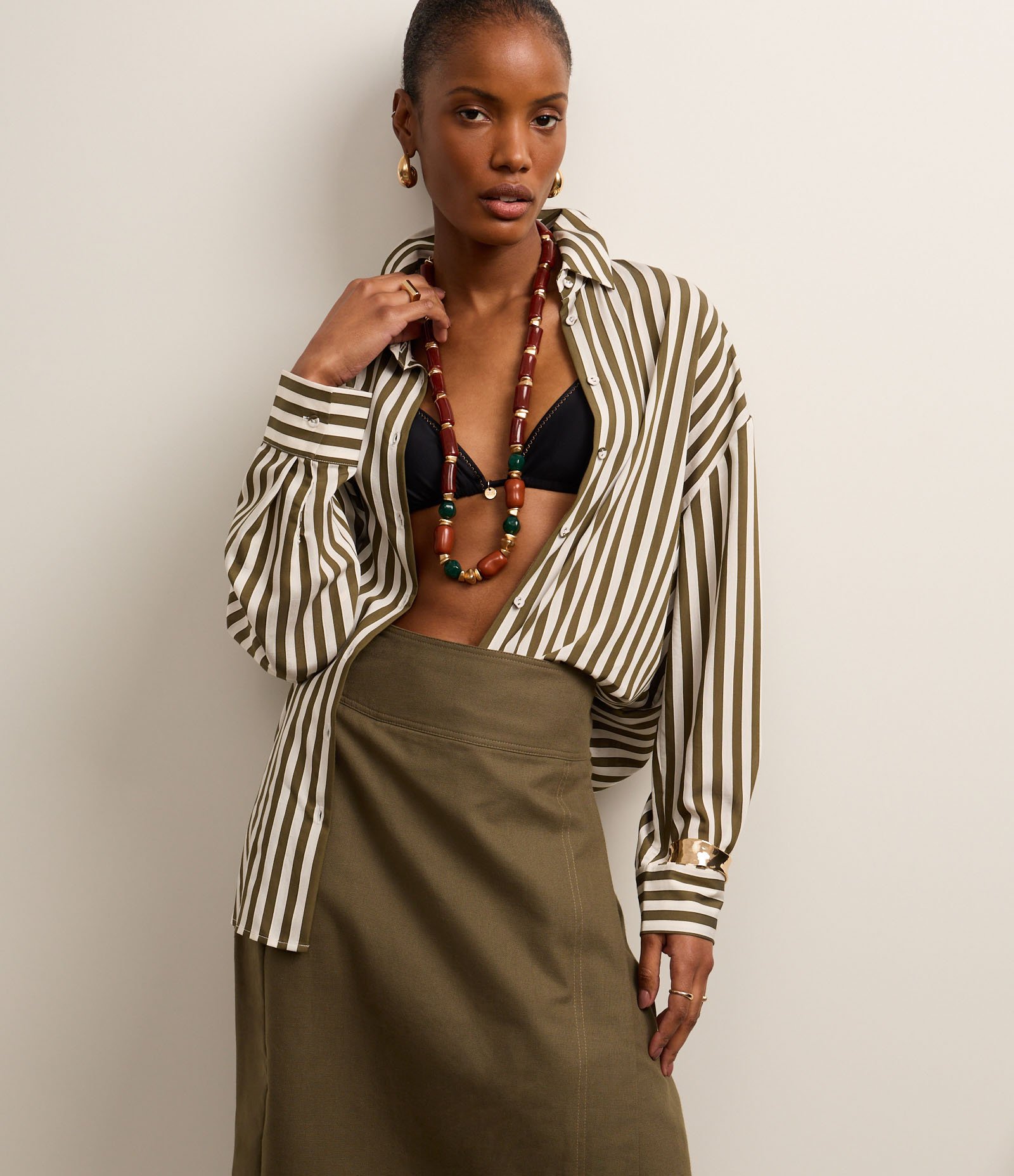 Saia Midi Alfaiatada com Transpasse Fake com Costura Aparente Verde 5