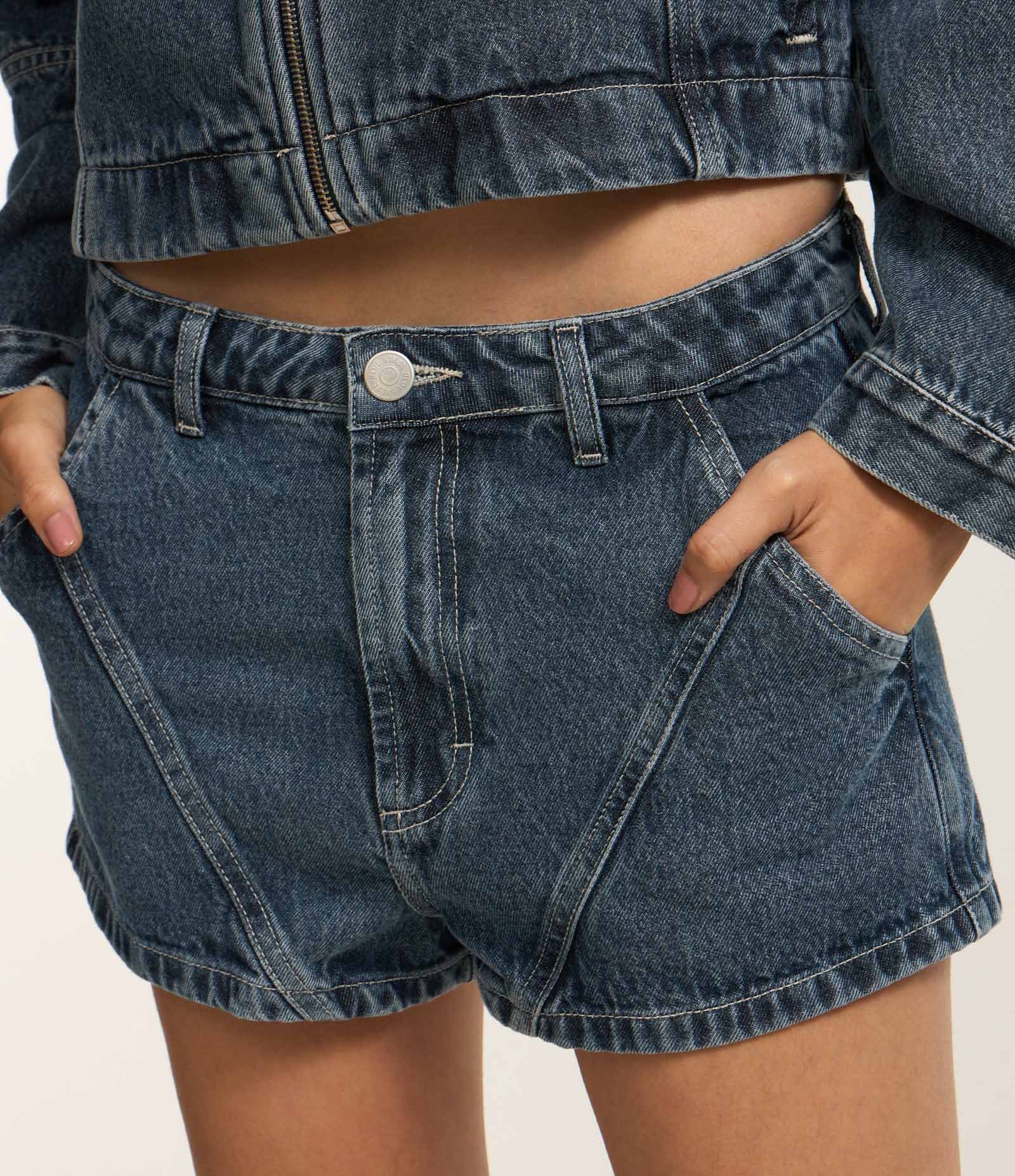 Short Mini em Jeans com Recortes Racing Escuro 5