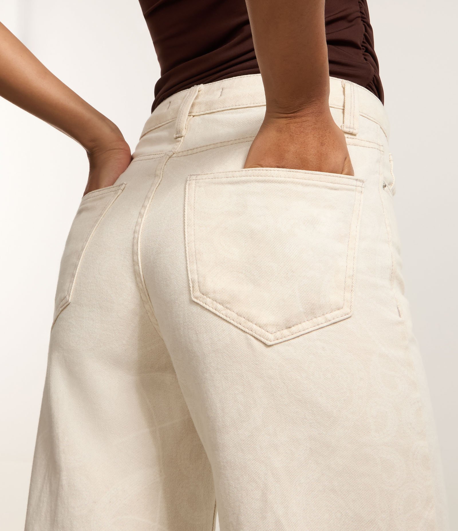 Calça Wide Leg em Sarja com Lenço de Estampa Paisley Off White 6