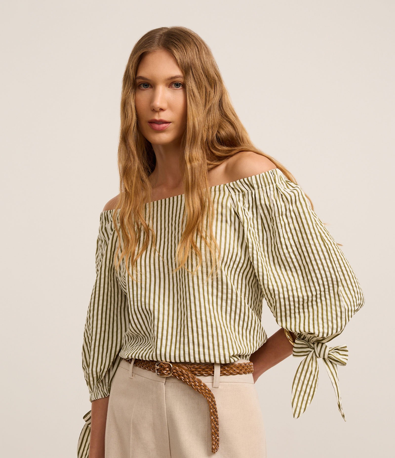 Blusa Listrada em Tricoline com Laço no Punho Verde 1