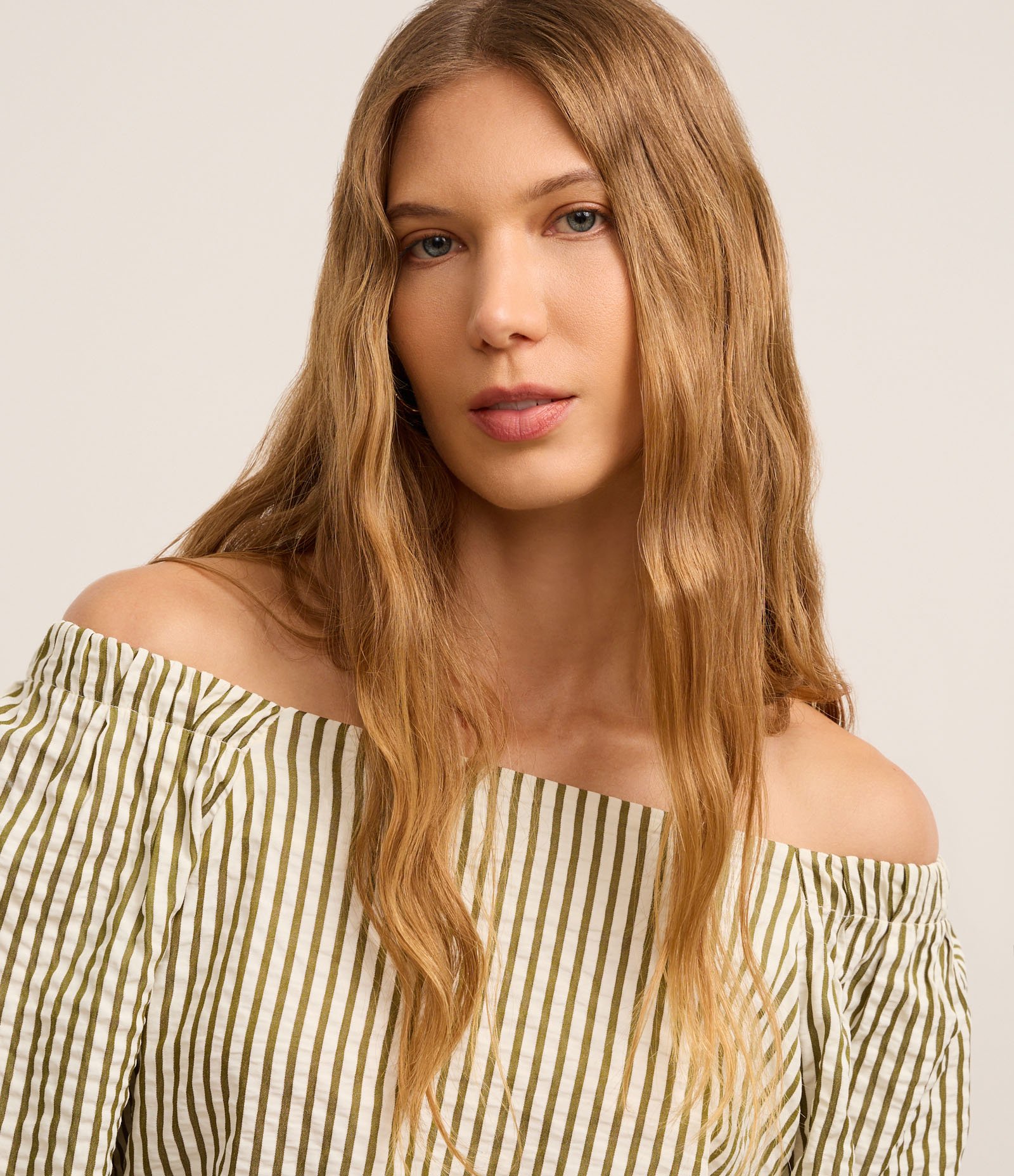 Blusa Listrada em Tricoline com Laço no Punho Verde 4