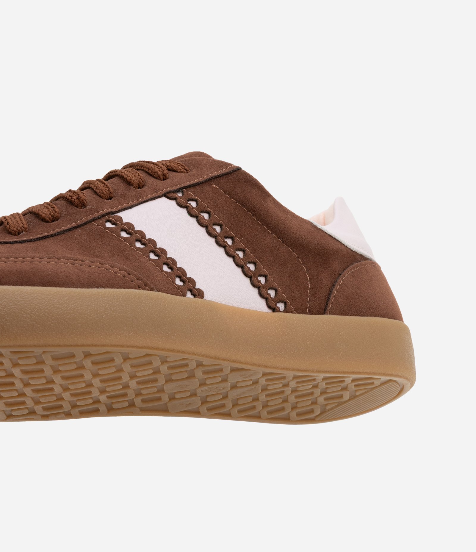 Tênis Chuteira com Detalhes de Coração Marrom 3