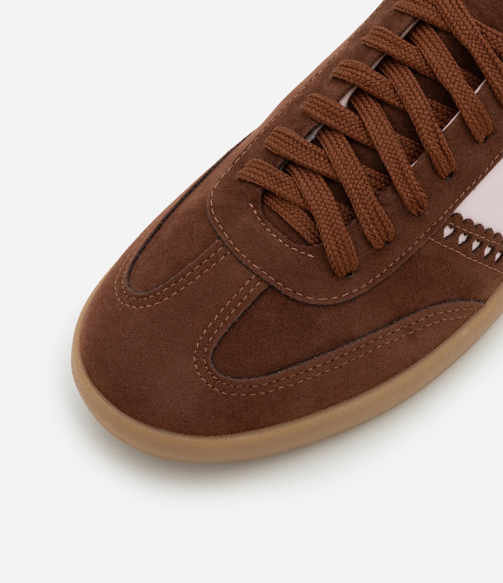 Tênis Chuteira com Detalhes de Coração Marrom 4