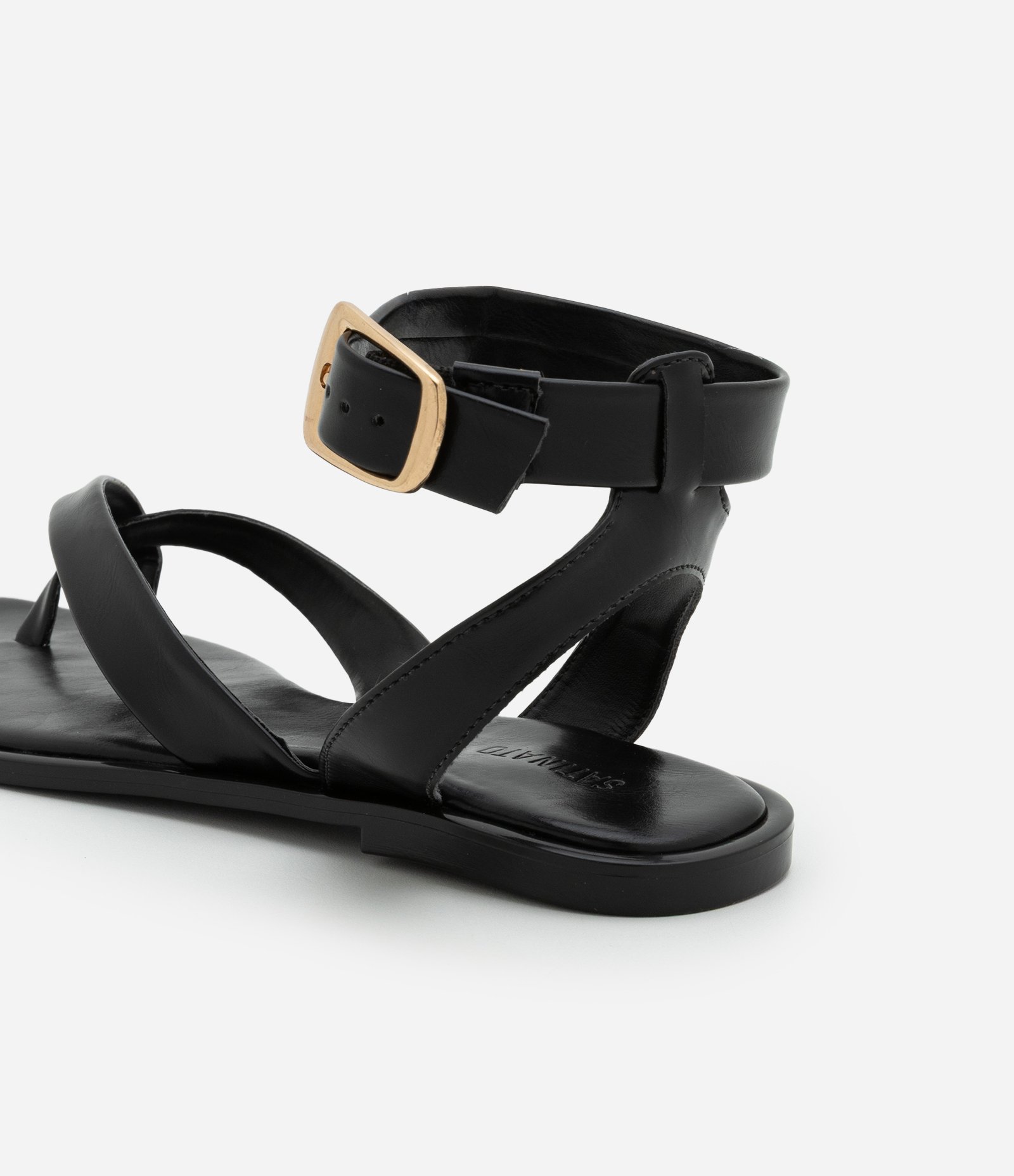 Sandália Rasteira em PU com Tiras Cruzadas e Fivela Preto 3