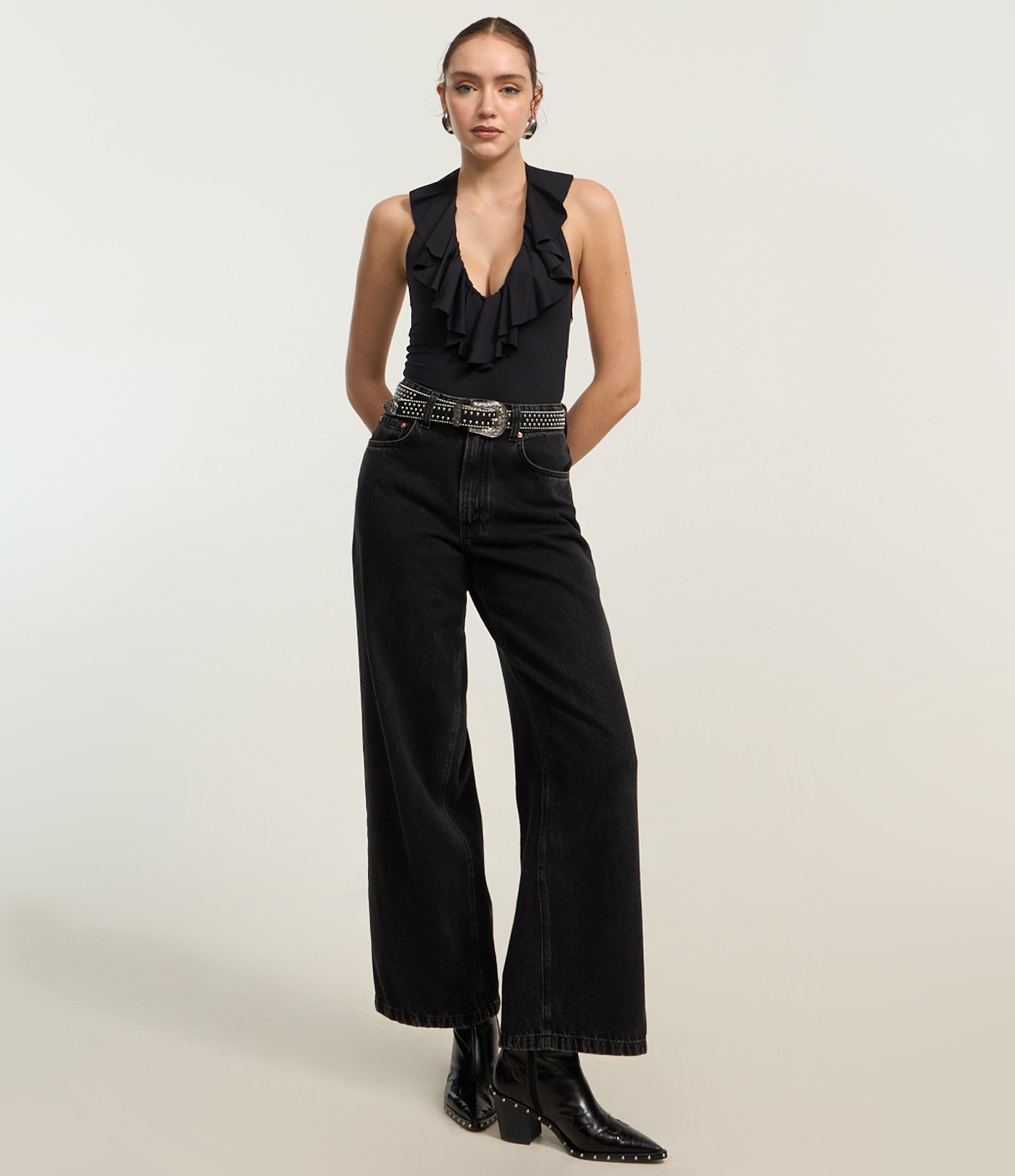 Body em Poliamida Frente Única com Babados no Decote Preto 2