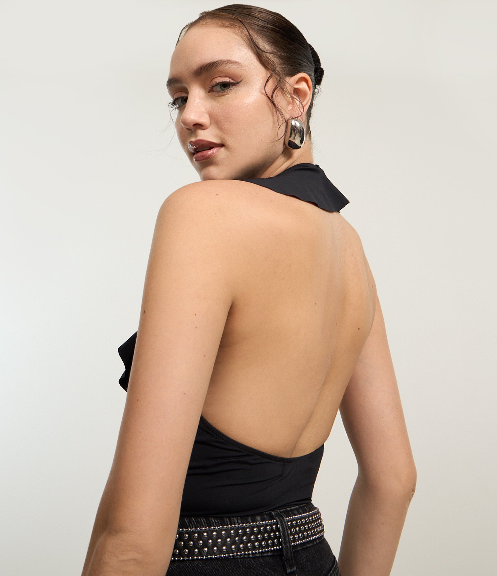 Body em Poliamida Frente Única com Babados no Decote Preto 4