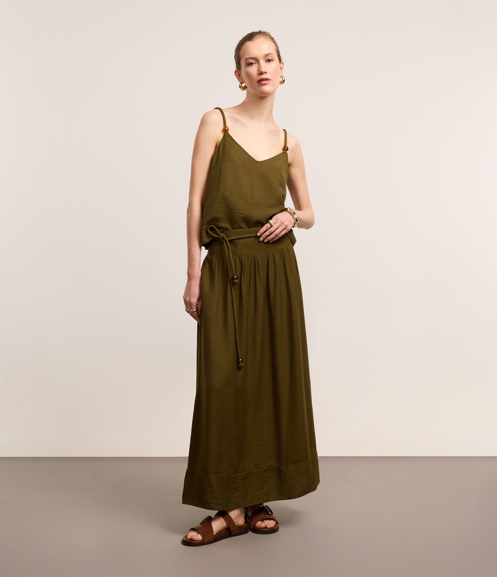 Blusa em Crepe com Decote V e Miçanga na Alça Verde 2