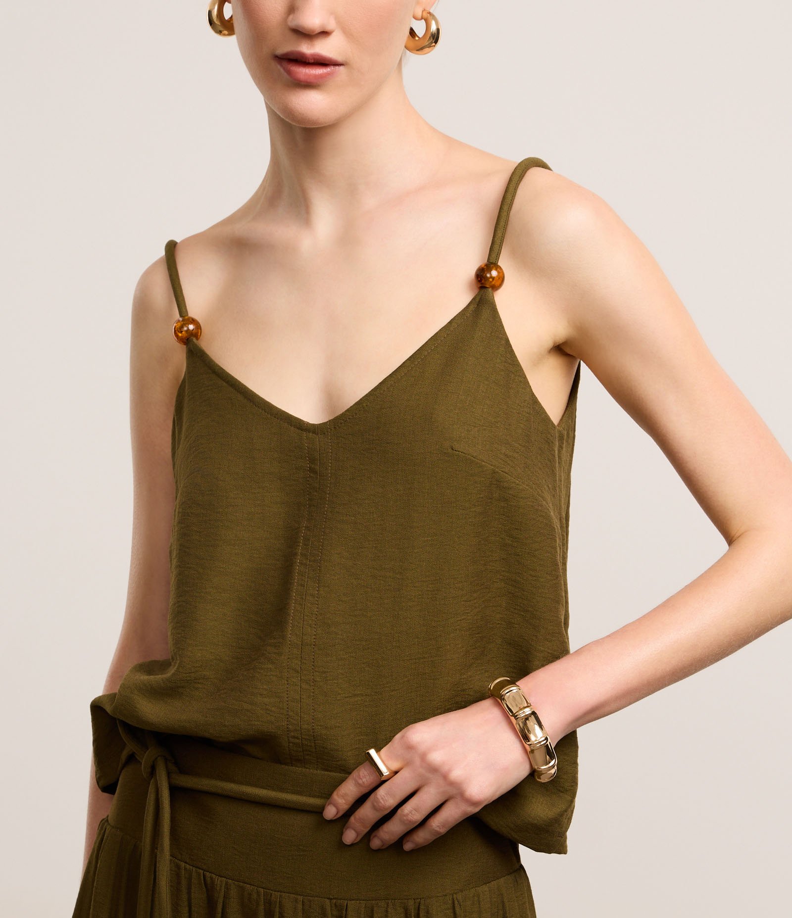 Blusa em Crepe com Decote V e Miçanga na Alça Verde 4