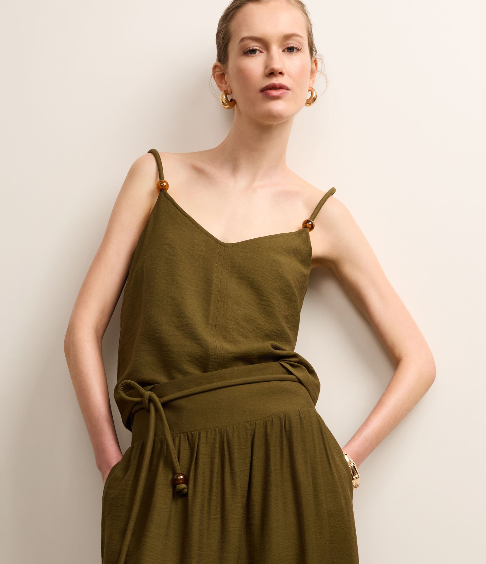 Blusa em Crepe com Decote V e Miçanga na Alça Verde 5