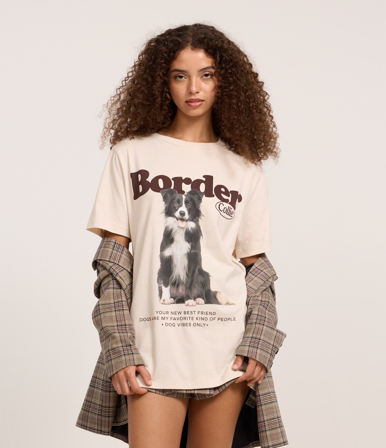 Camiseta Alongada em Algodão com Estampa Border Collie Bege 3