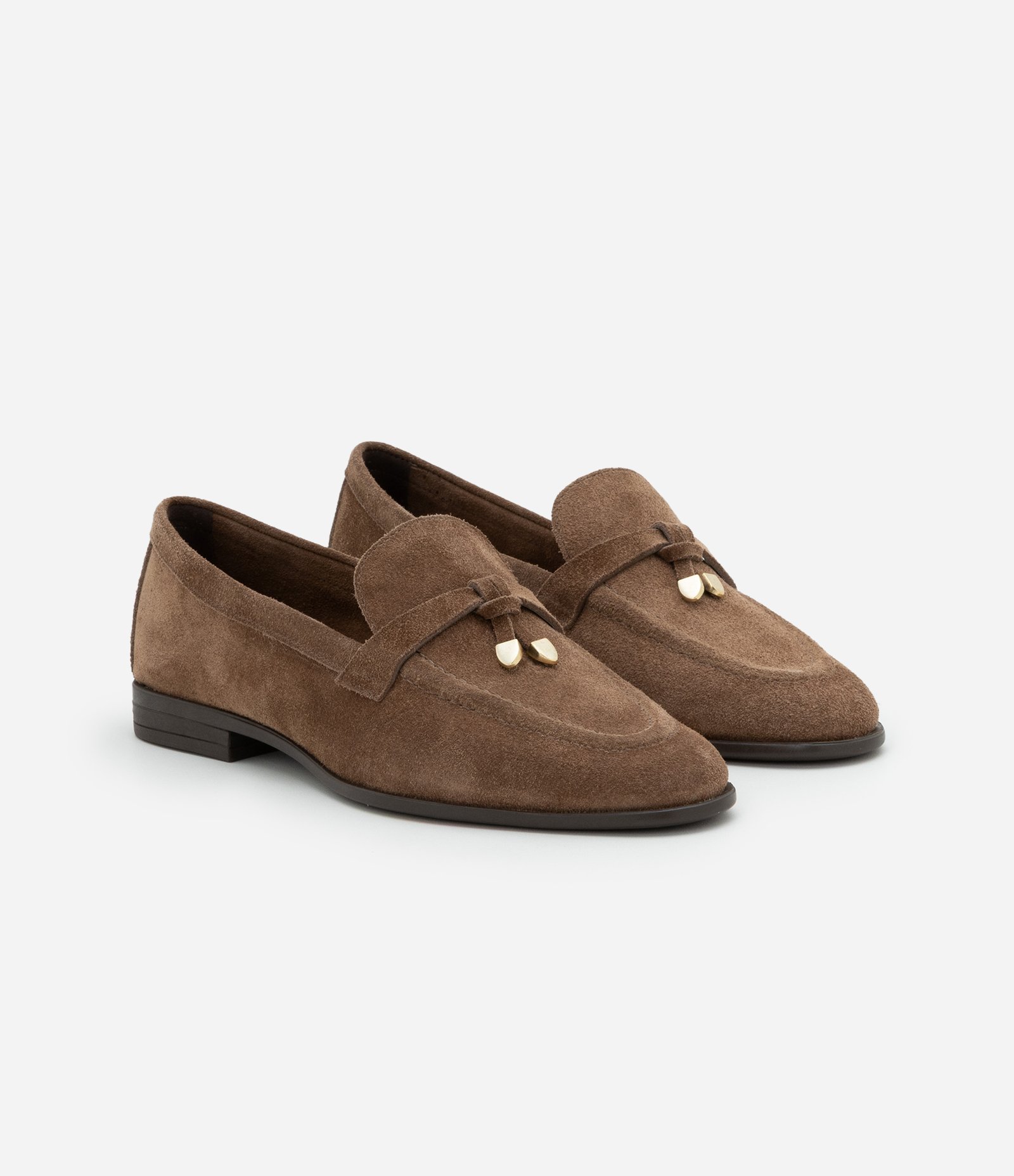 Mocassim em Couro Camurça com Ponteira Metálica Marrom 2