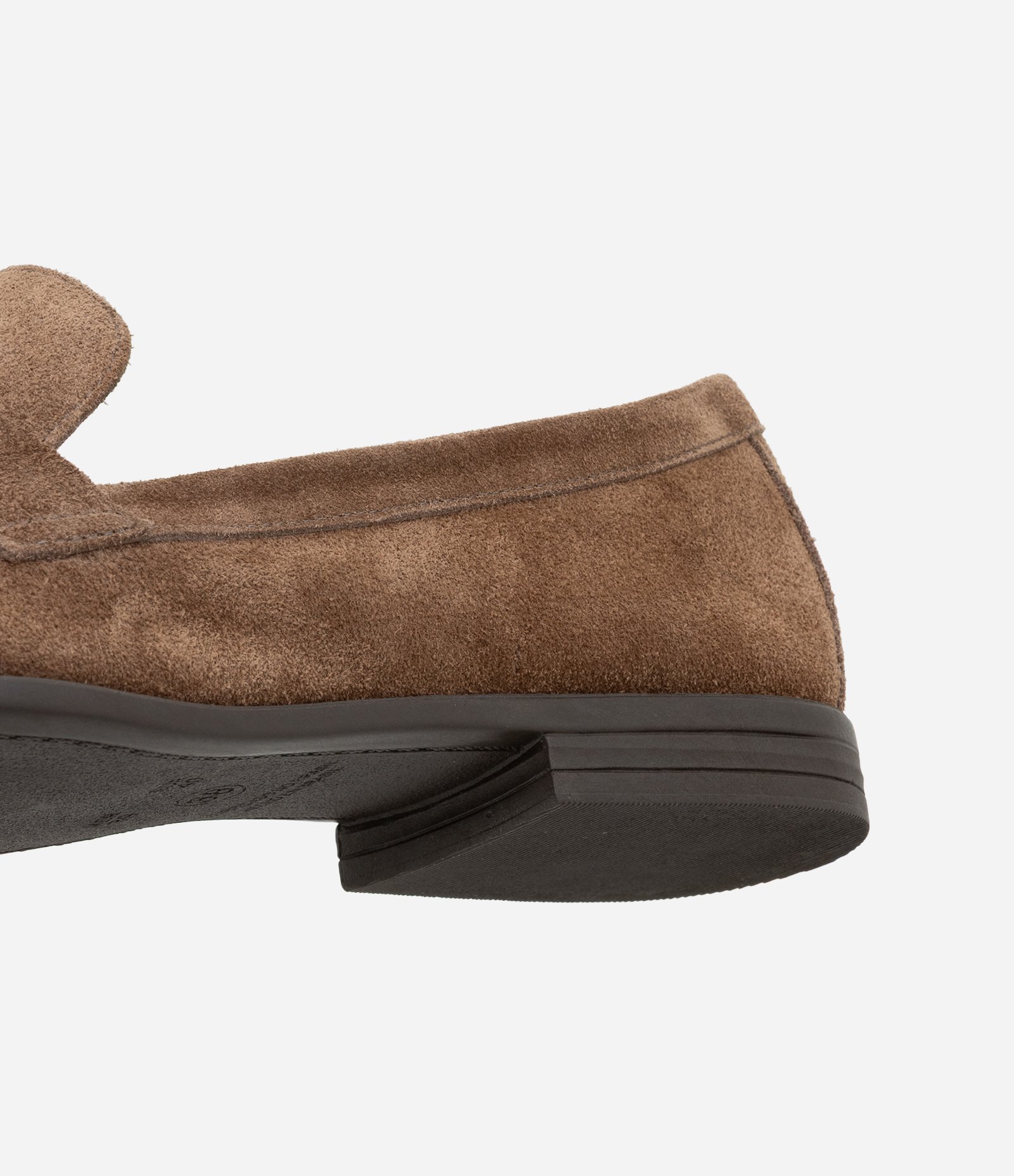 Mocassim em Couro Camurça com Ponteira Metálica Marrom 4