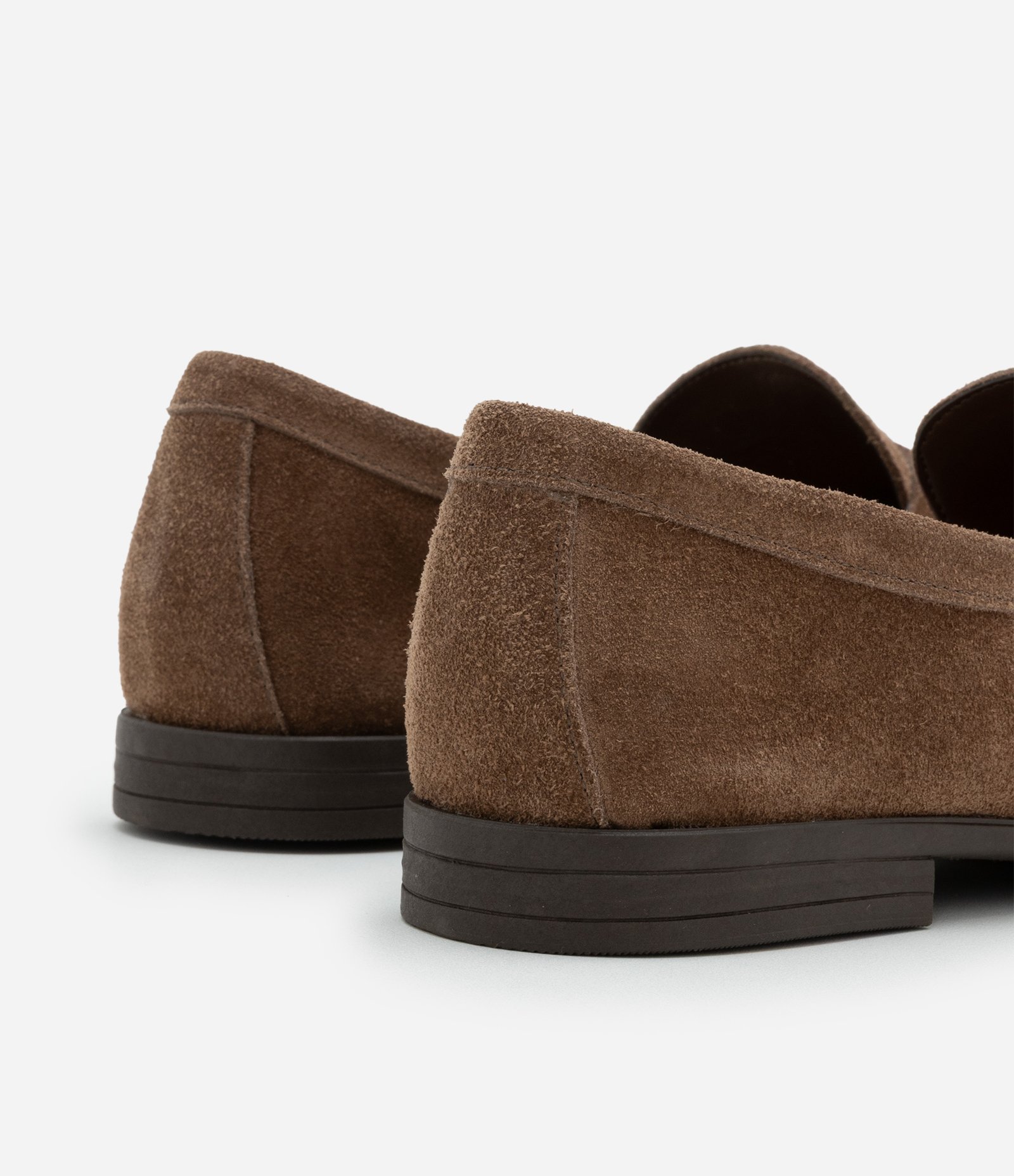 Mocassim em Couro Camurça com Ponteira Metálica Marrom 5