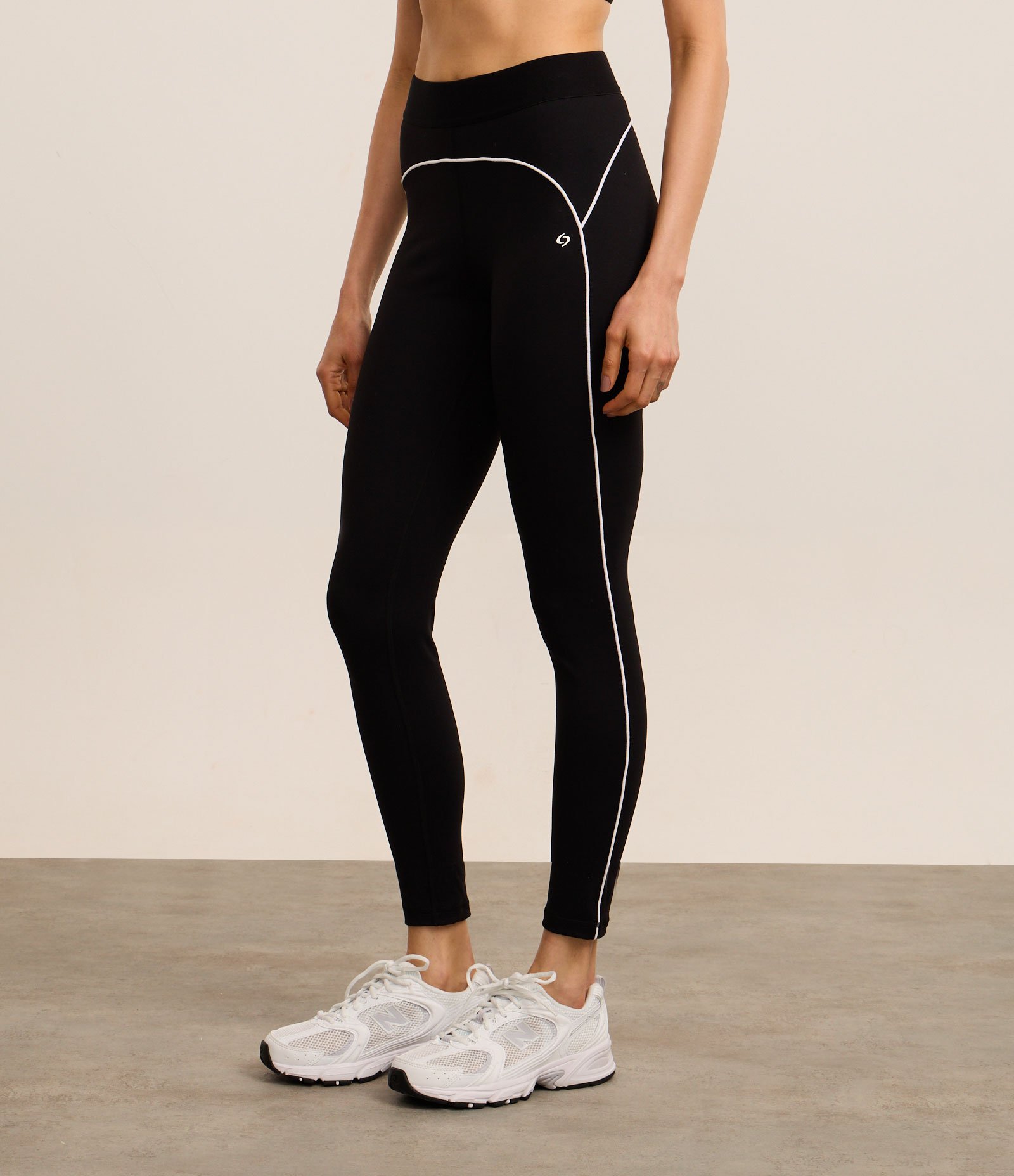 Calça Legging Esportiva em Microfibra com Elástico na Cintura e Viés Contrastante Preto 2