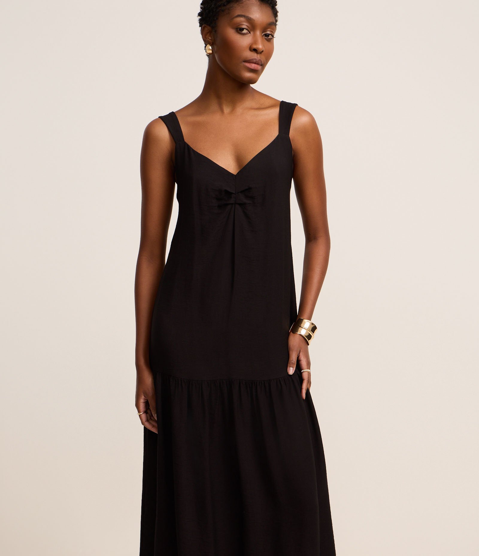 Vestido Evasê Longo em Crepe com Franzido no Busto Preto 2