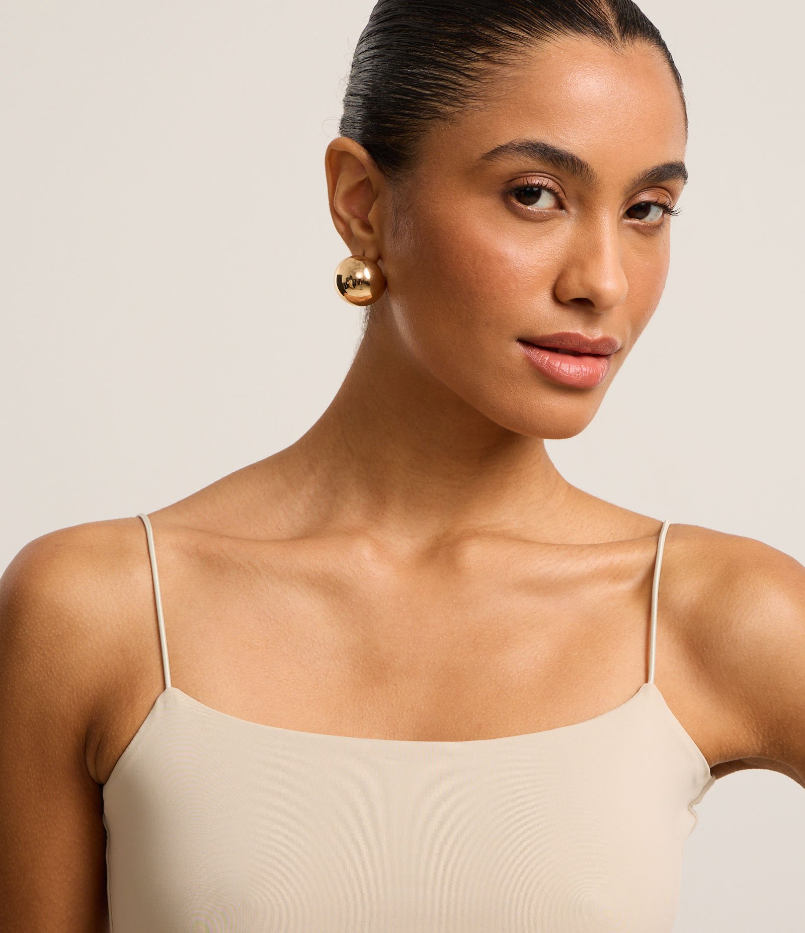 Blusa de Alça em Poliamida com Decote Reto Bege 4