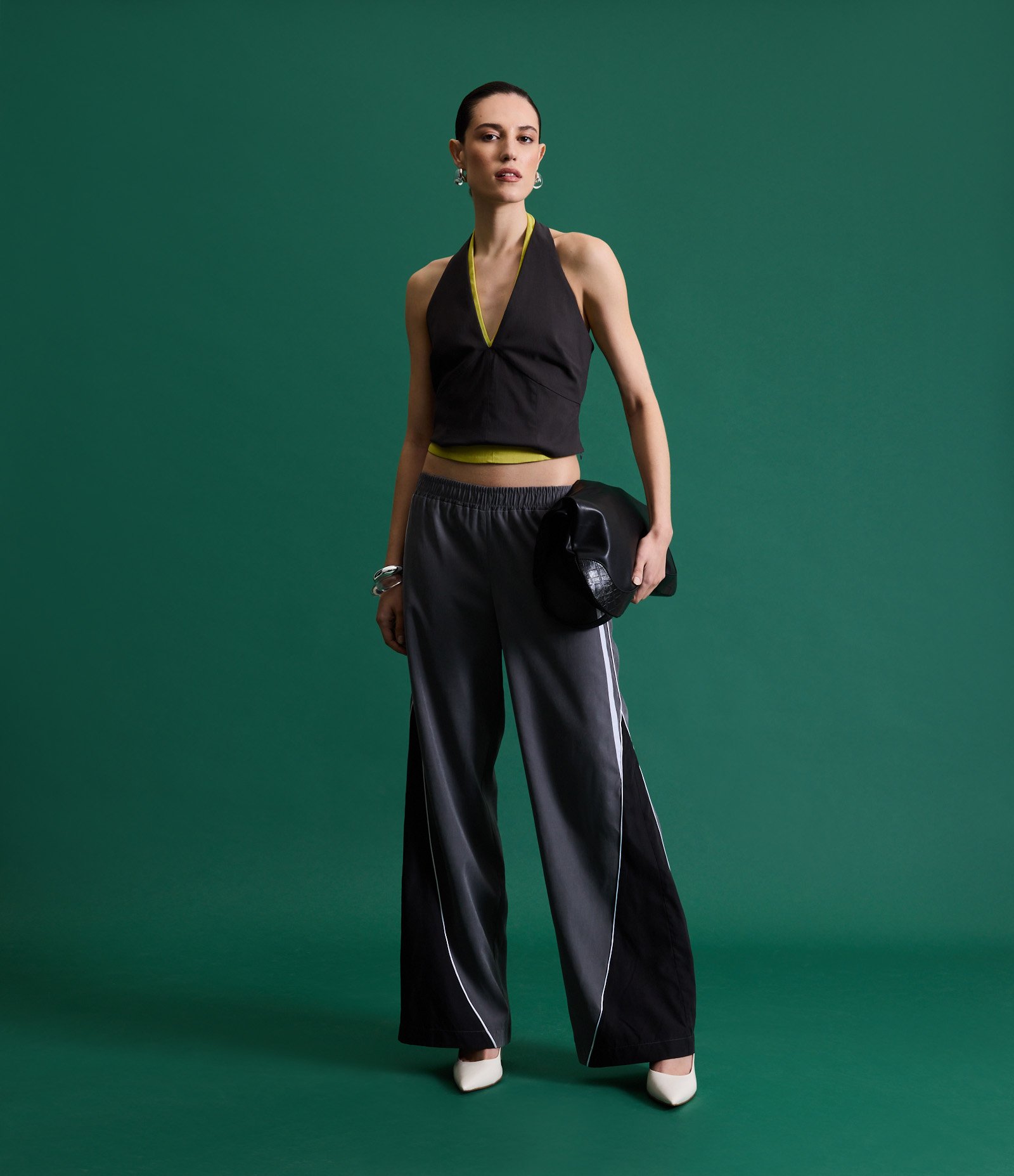 Calça Reta em Cupro com Recorte Contrastante Cinza 1