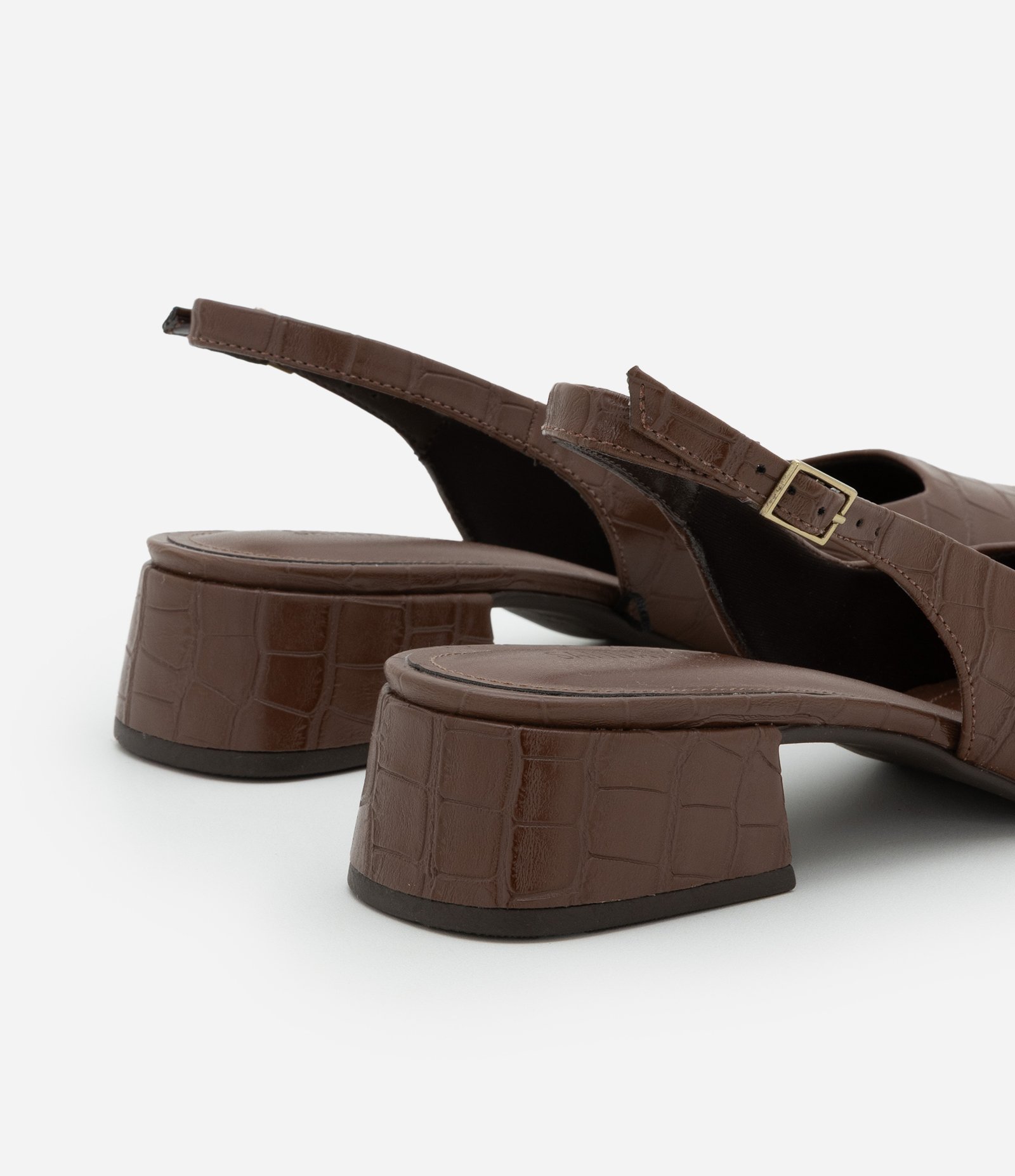 Sapato Scarpin Slingback em PU com Estampa Croco Marrom 4