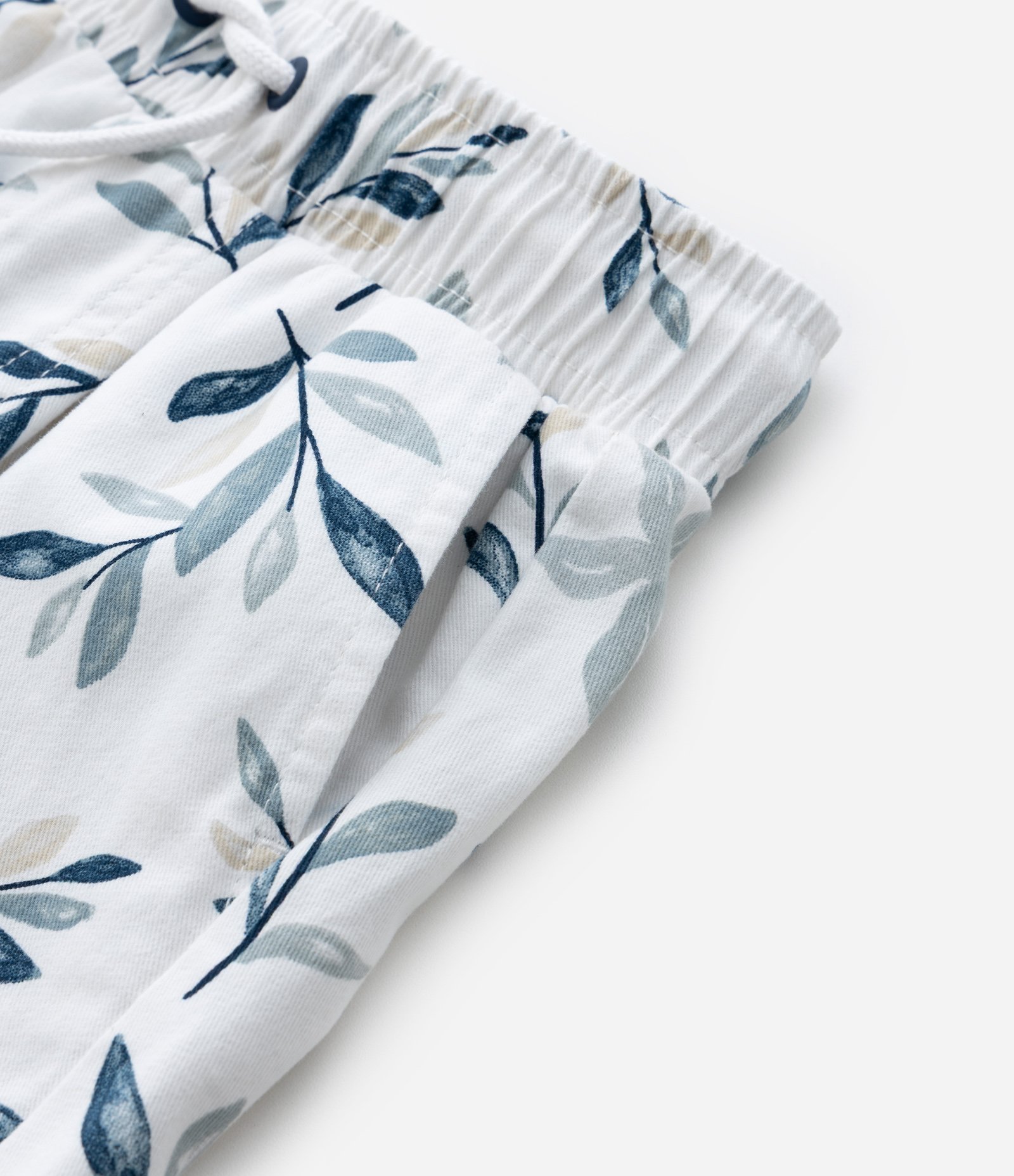 Bermuda Infantil de Banho em Sarja com Estampa Tropical - Tam 1 a 6 Anos Branco 6