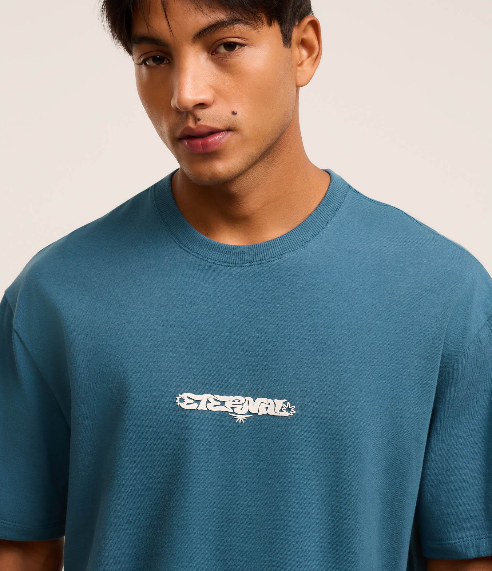 Camiseta Relaxed em Algodão com Estampa Localizada em Relevo Eternal Azul 4