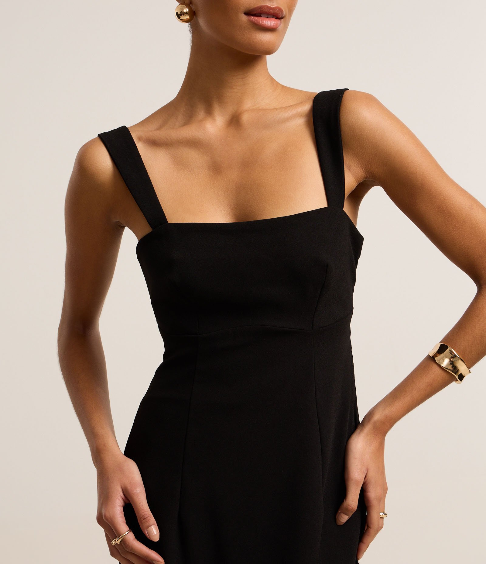 Vestido Tubinho Midi com Efeito Acetinado Preto 5