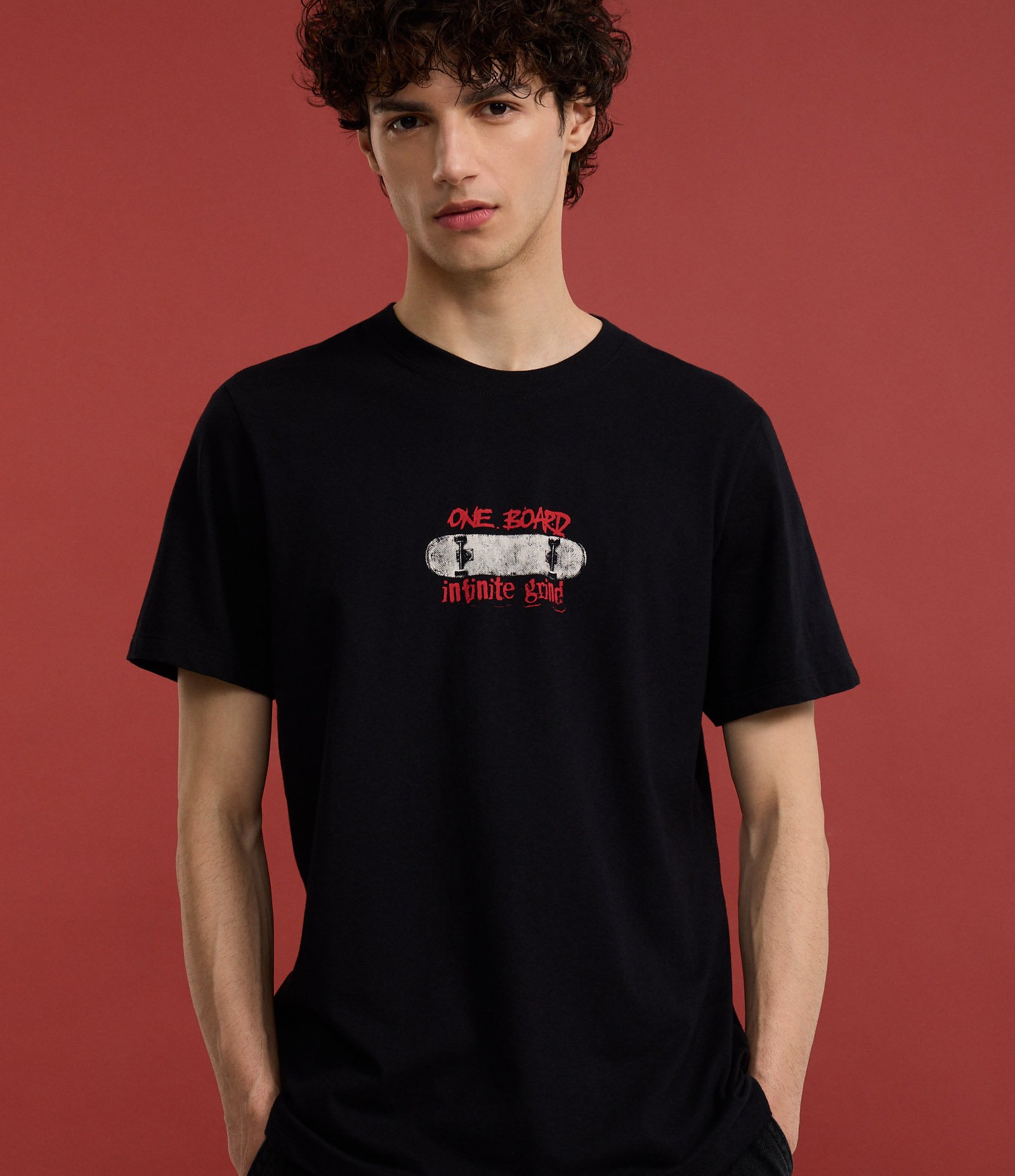 Camiseta Regular em Algodão com Estampa de Gato Skatista Preto 2