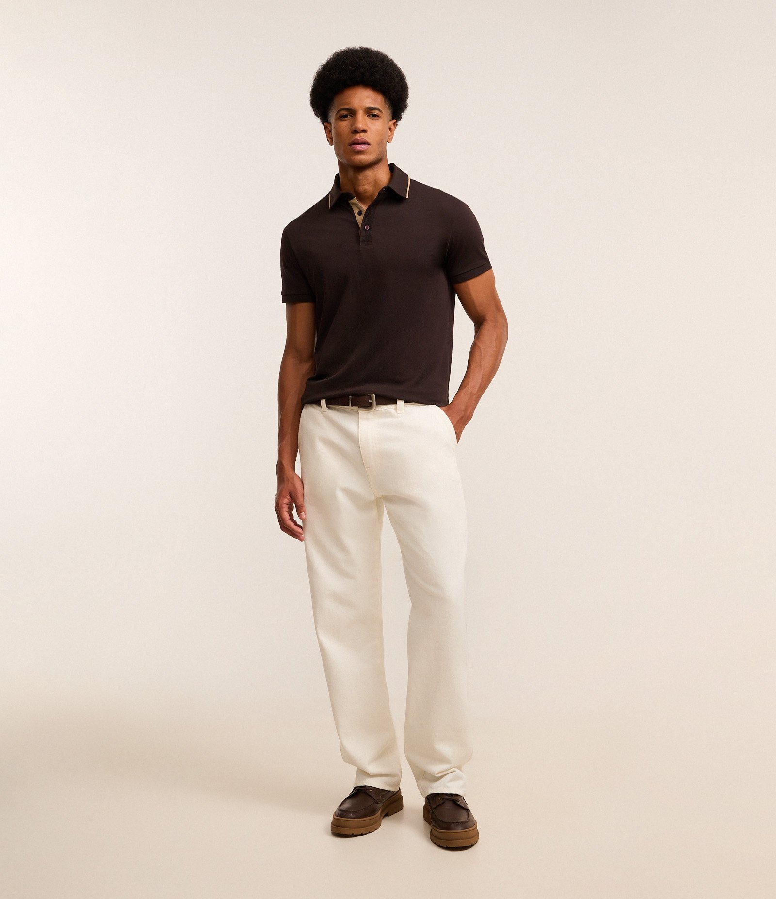 Camisa Polo Regular em Algodão Peruano com Detalhe Contrastante na Gola Marrom escuro 2
