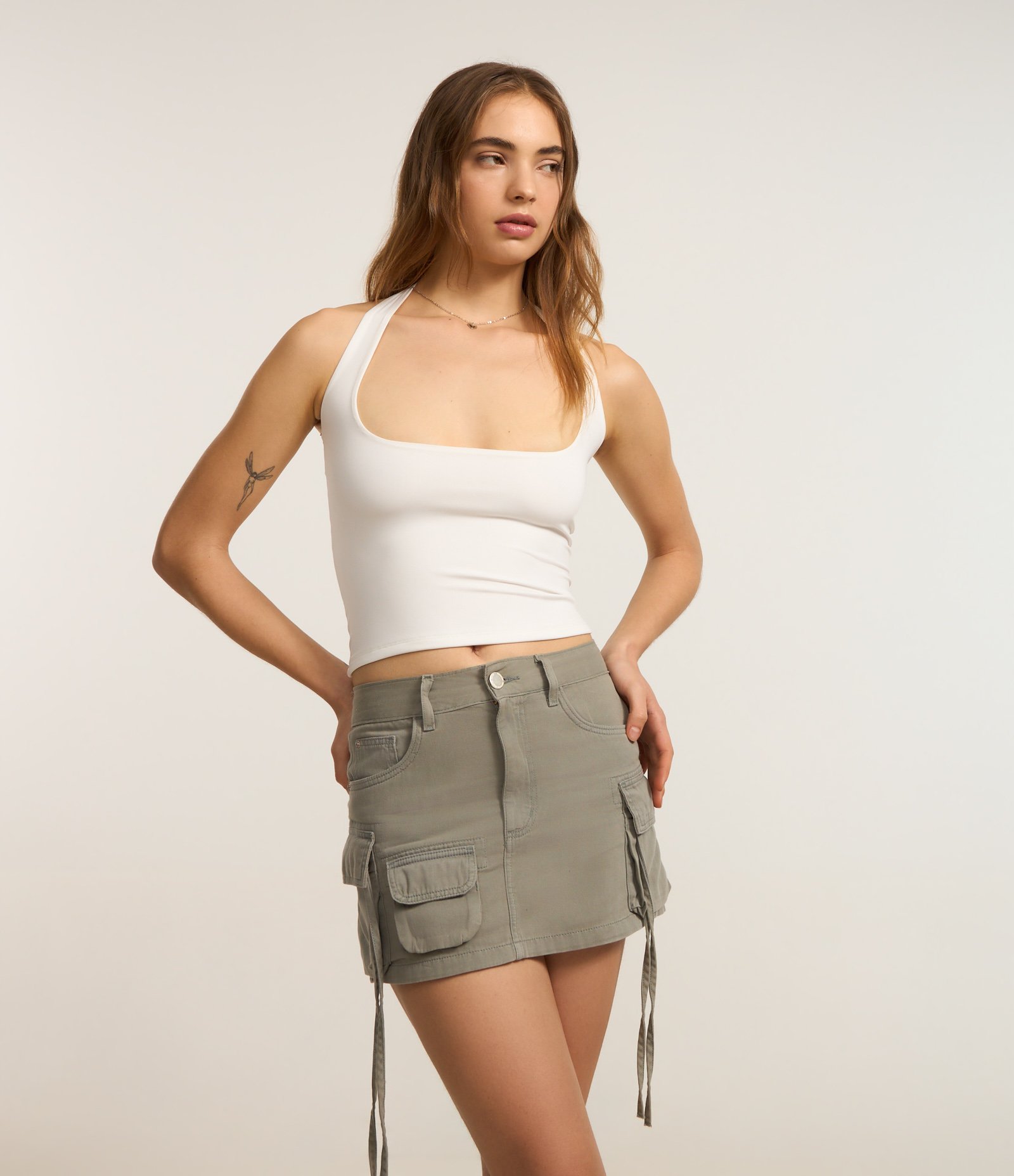 Mini Saia em Sarja com Bolsos Cargo e Fitilhos Verde 4