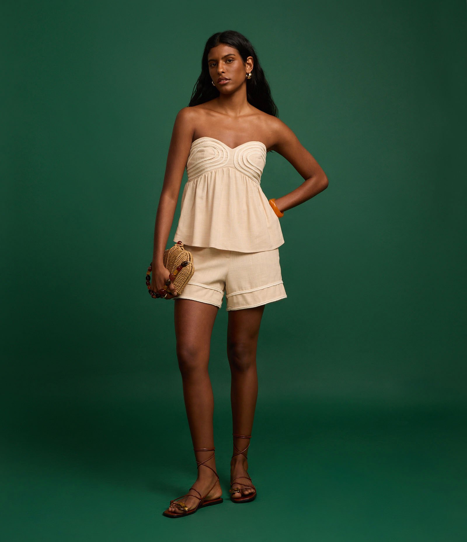 Short em Viscolinho com Detalhe de Corda na Barra Bege 5