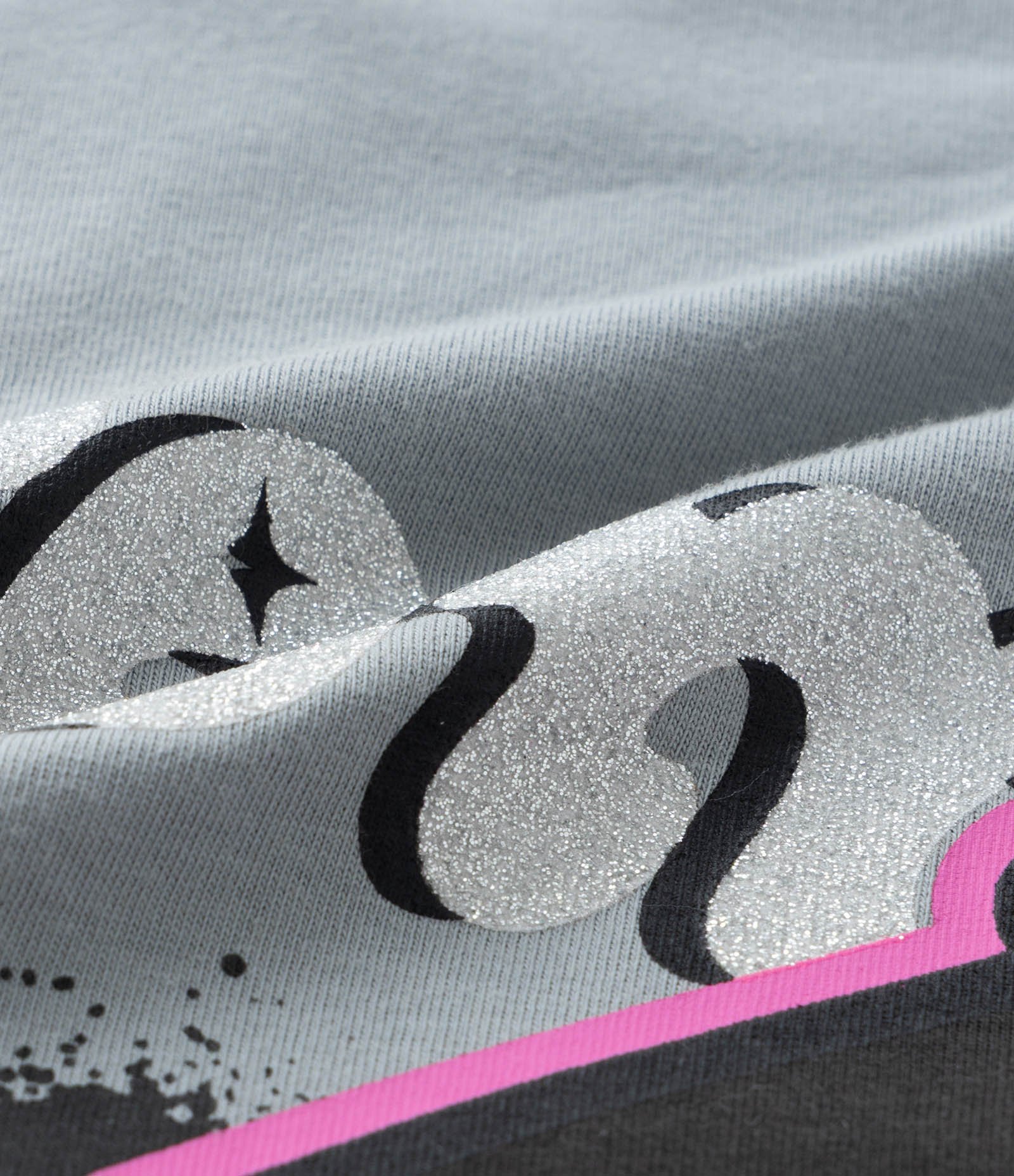 Camiseta Infantil com Estampa da Kuromi com Brilhos - Tam 5 a 14 Anos Cinza 3