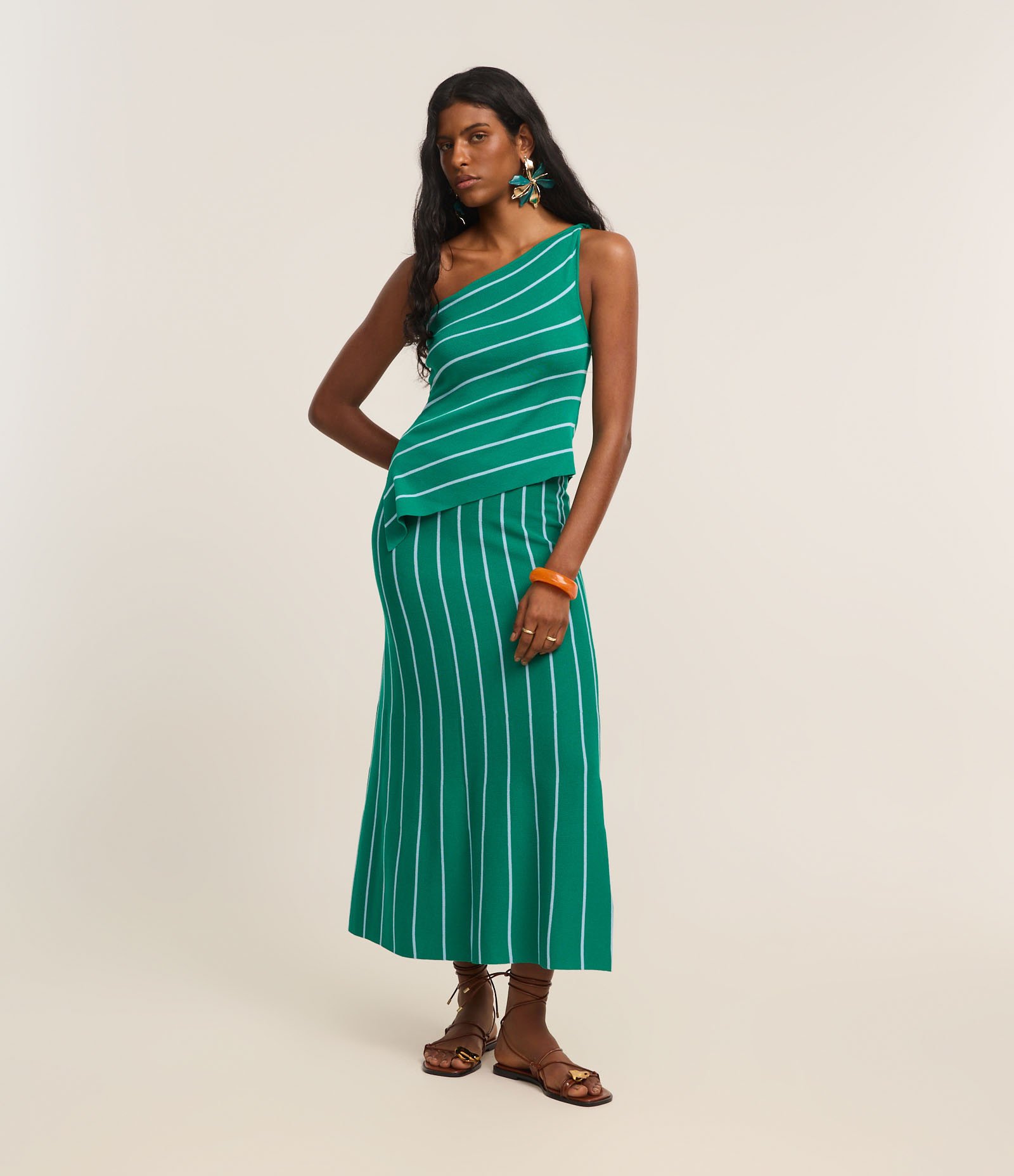 Blusa Ombro Só em Tricô com Listras Diagonais Verde 2