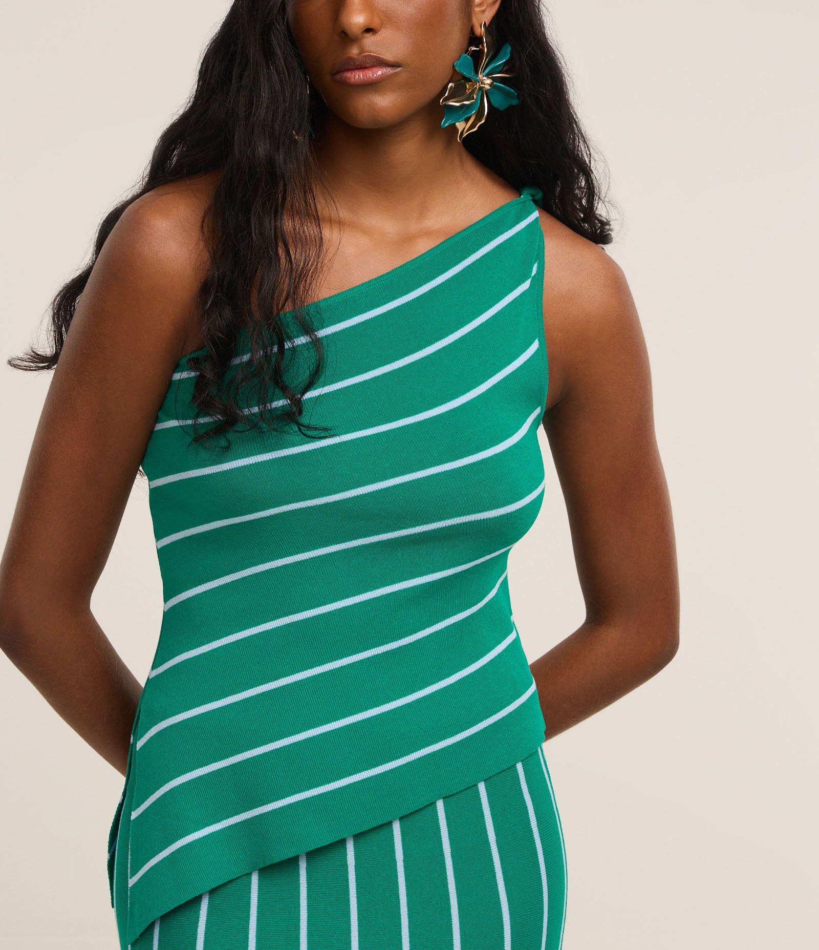 Blusa Ombro Só em Tricô com Listras Diagonais Verde 4