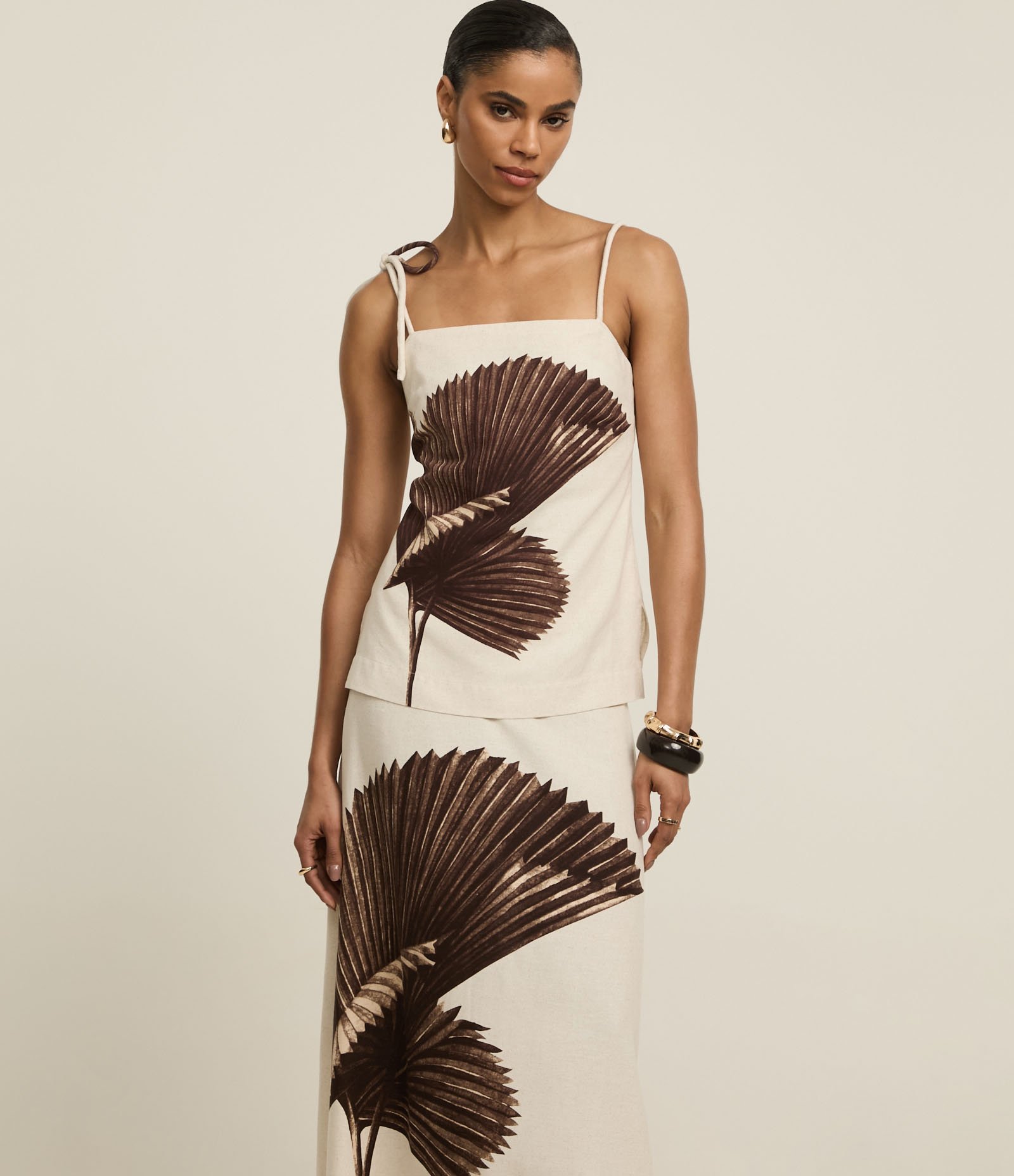 Saia Reta Midi em Viscolinho com Estampa Folhagem Bege 5