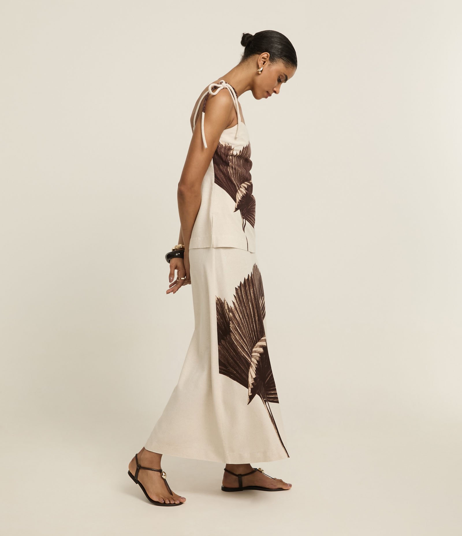 Saia Reta Midi em Viscolinho com Estampa Folhagem Bege 6