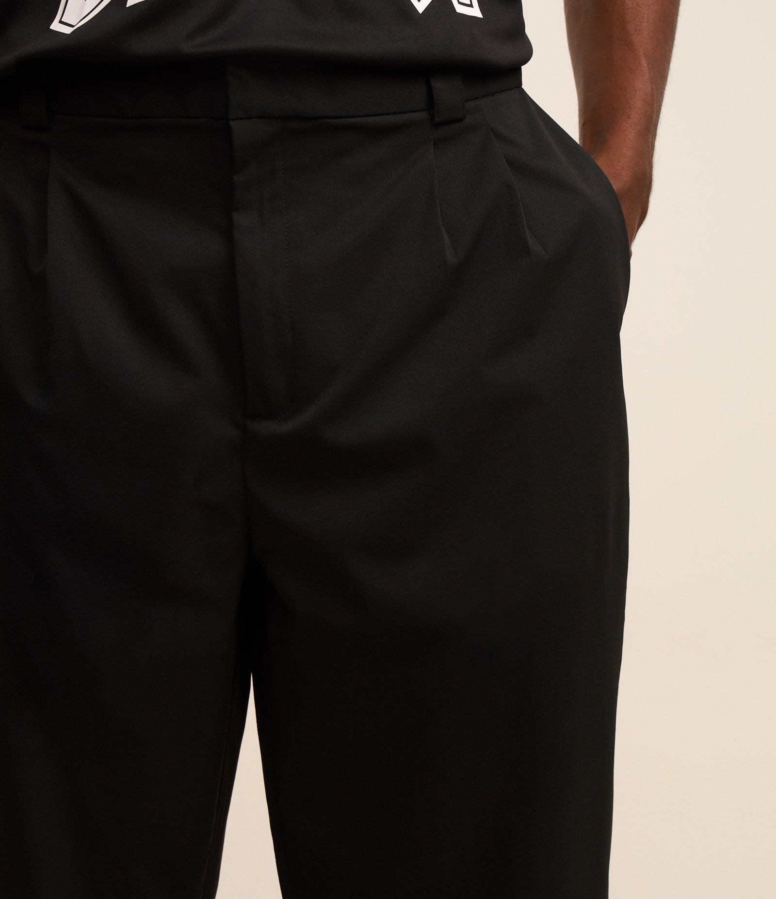 Calça Baggy em Sarja Alfaiatada com Pregas 4