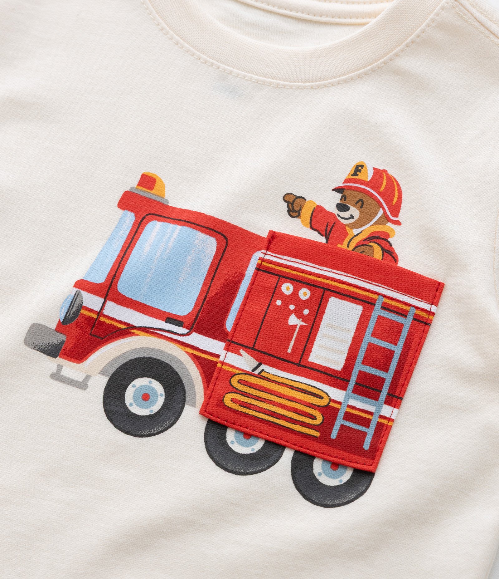 Camiseta Infantil com Bolsinho e Estampa Bombeiro - Tam 1 a 6 Anos Off White 4