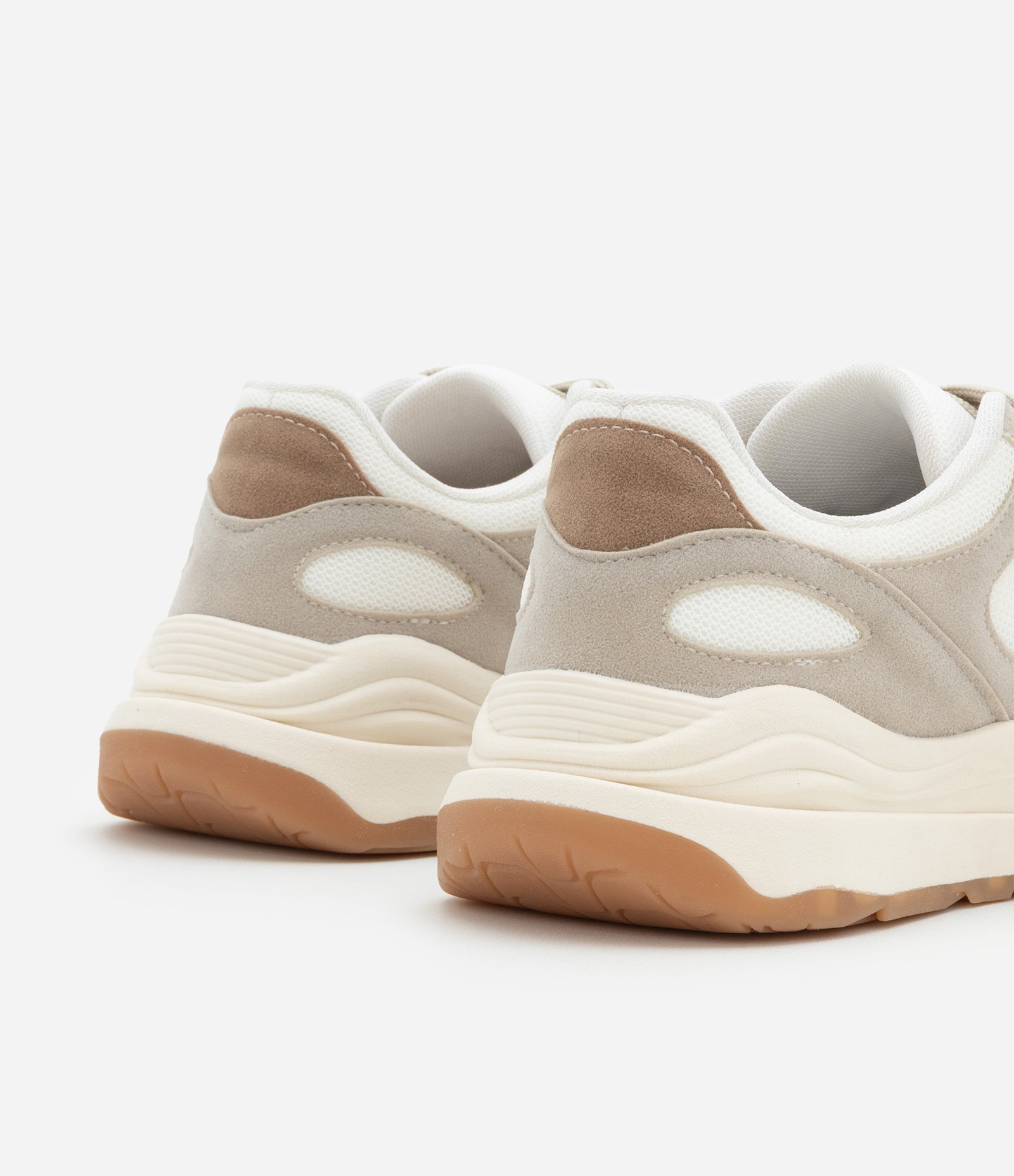 Tênis Jogging com Recortes Cinza 5