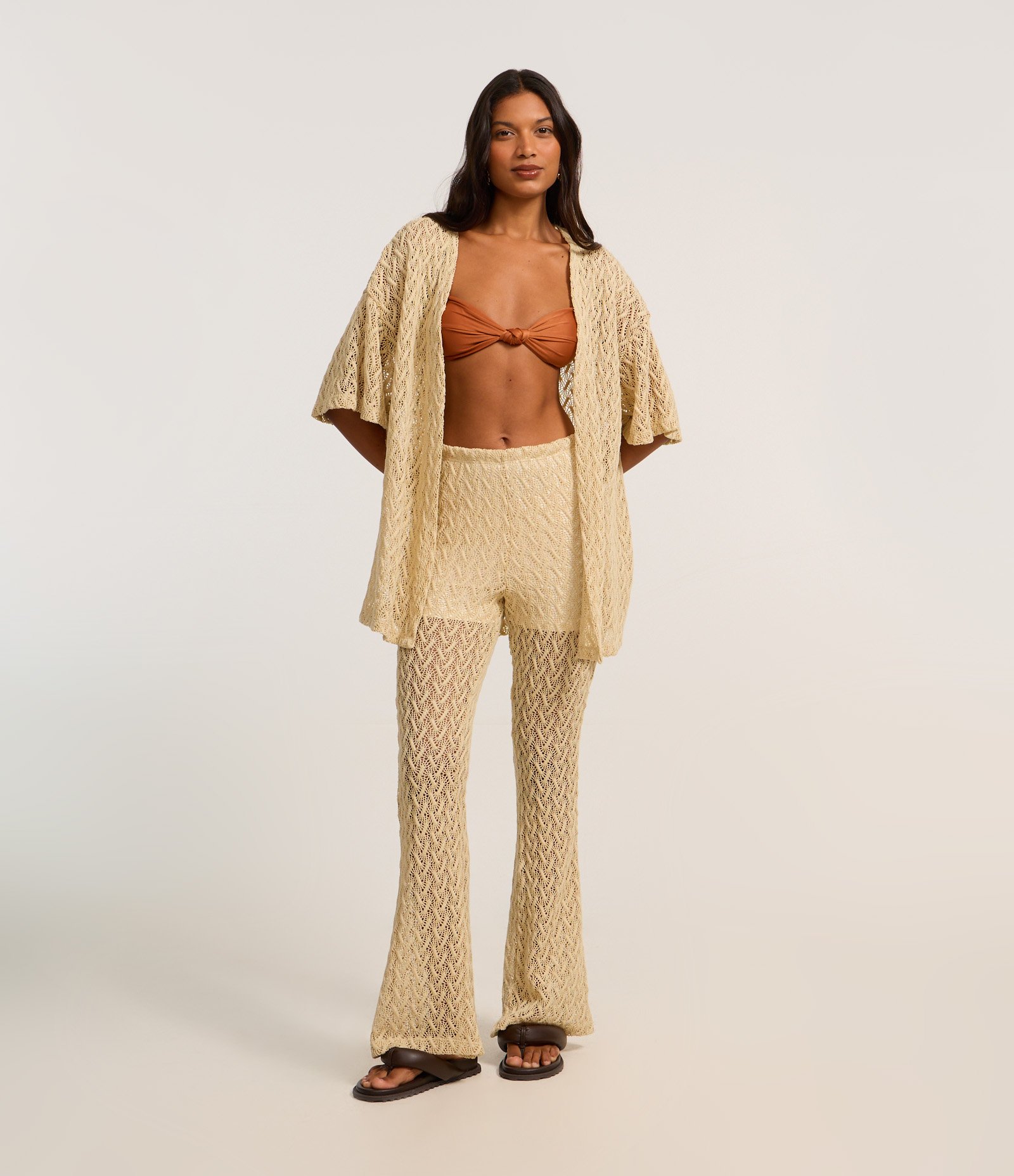 Calça Reta em Renda com Ponto Aberto Amarelo 1