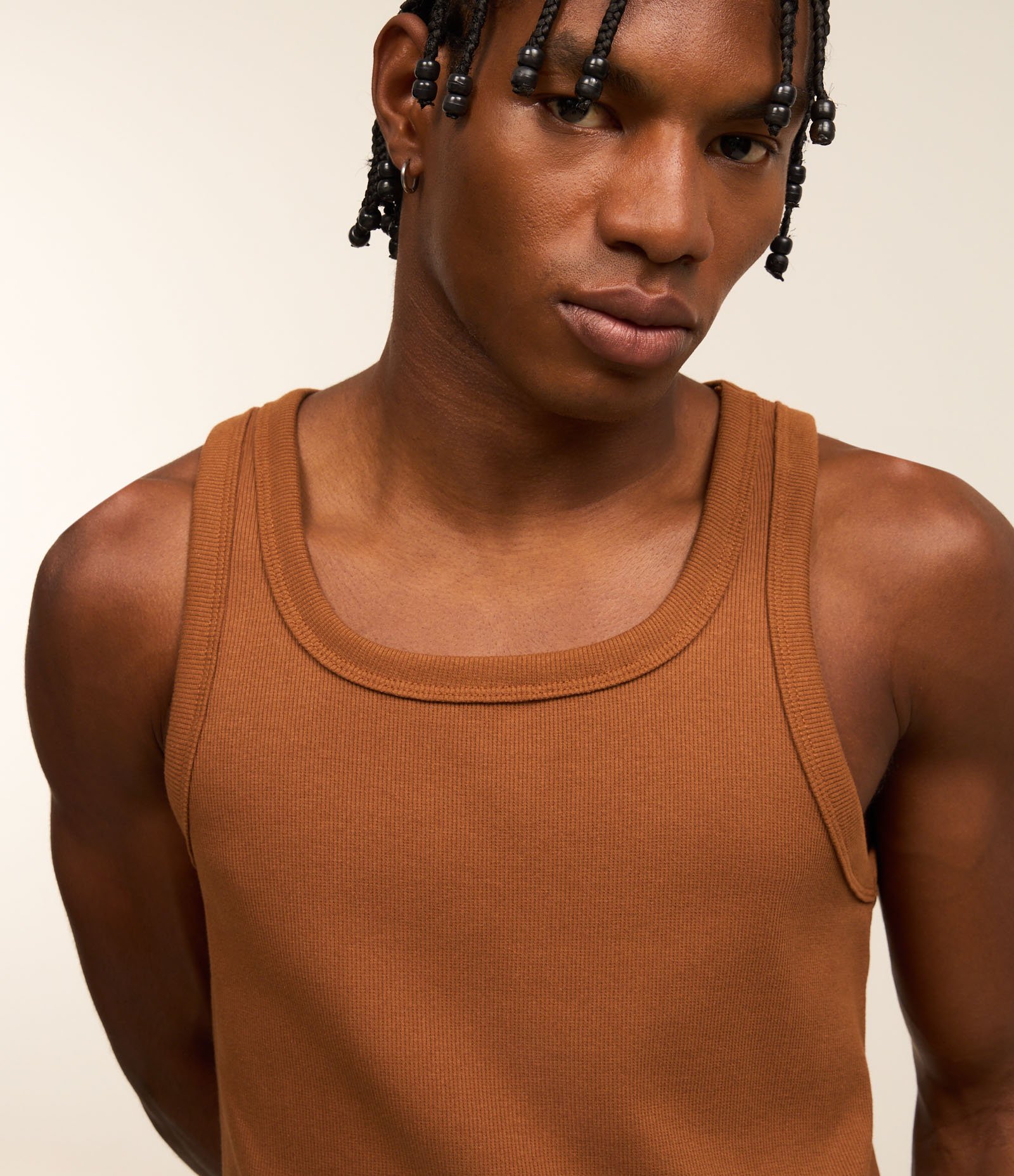 Regata Regular Básica em Ribana de Algodão Marrom 4