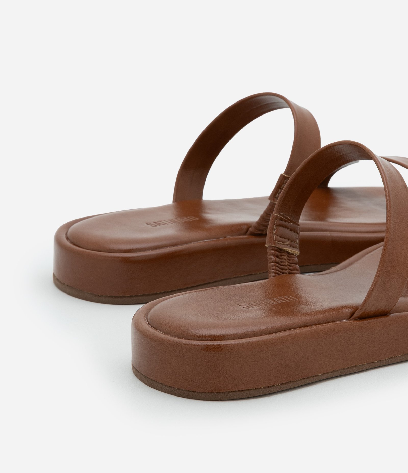 Sandália Rasteira com Tiras Médias Marrom 3