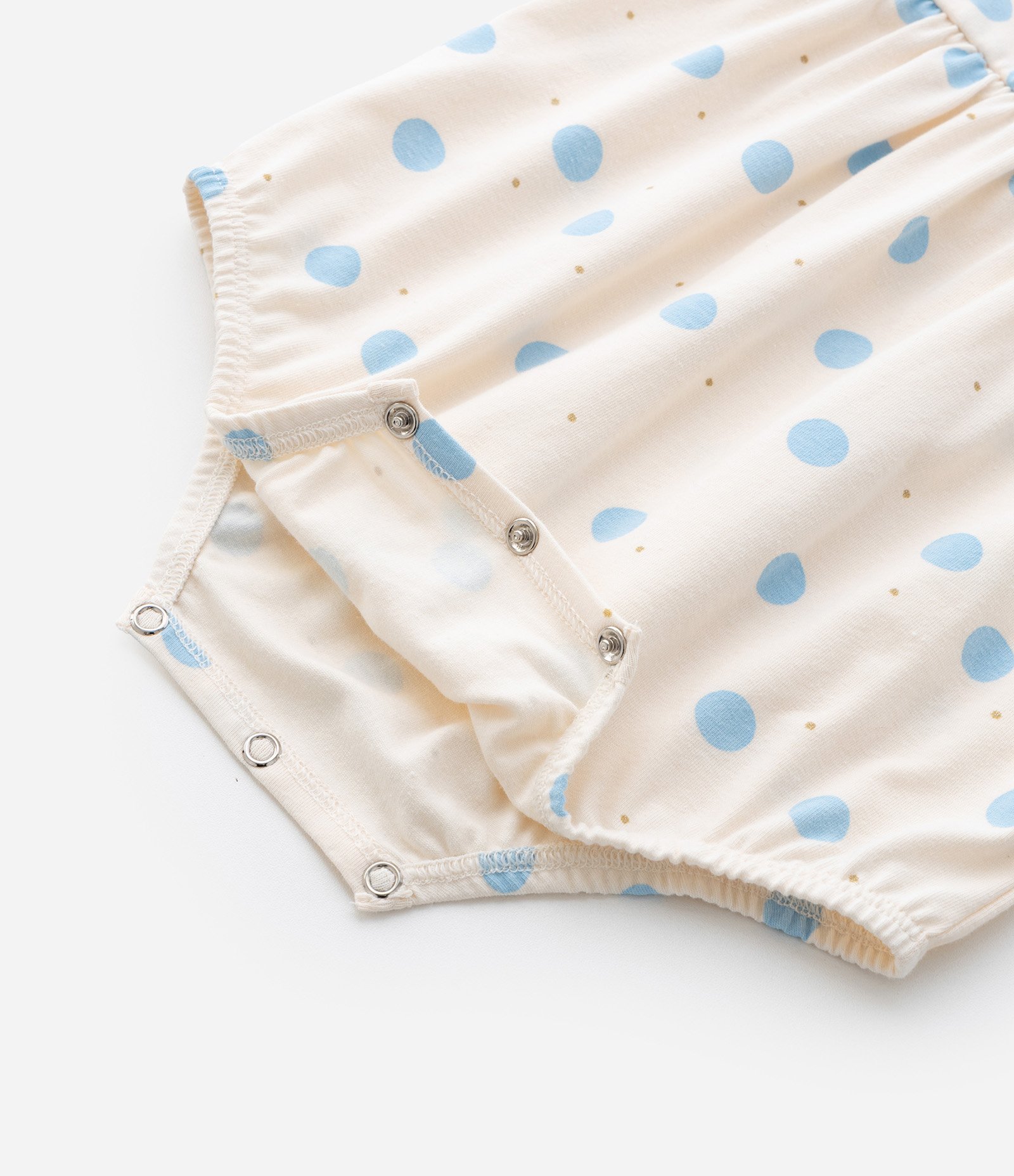 Macaquinho Infantil com Babadinho e Estampa Poá - Tam 0 a 18 meses Bege 5