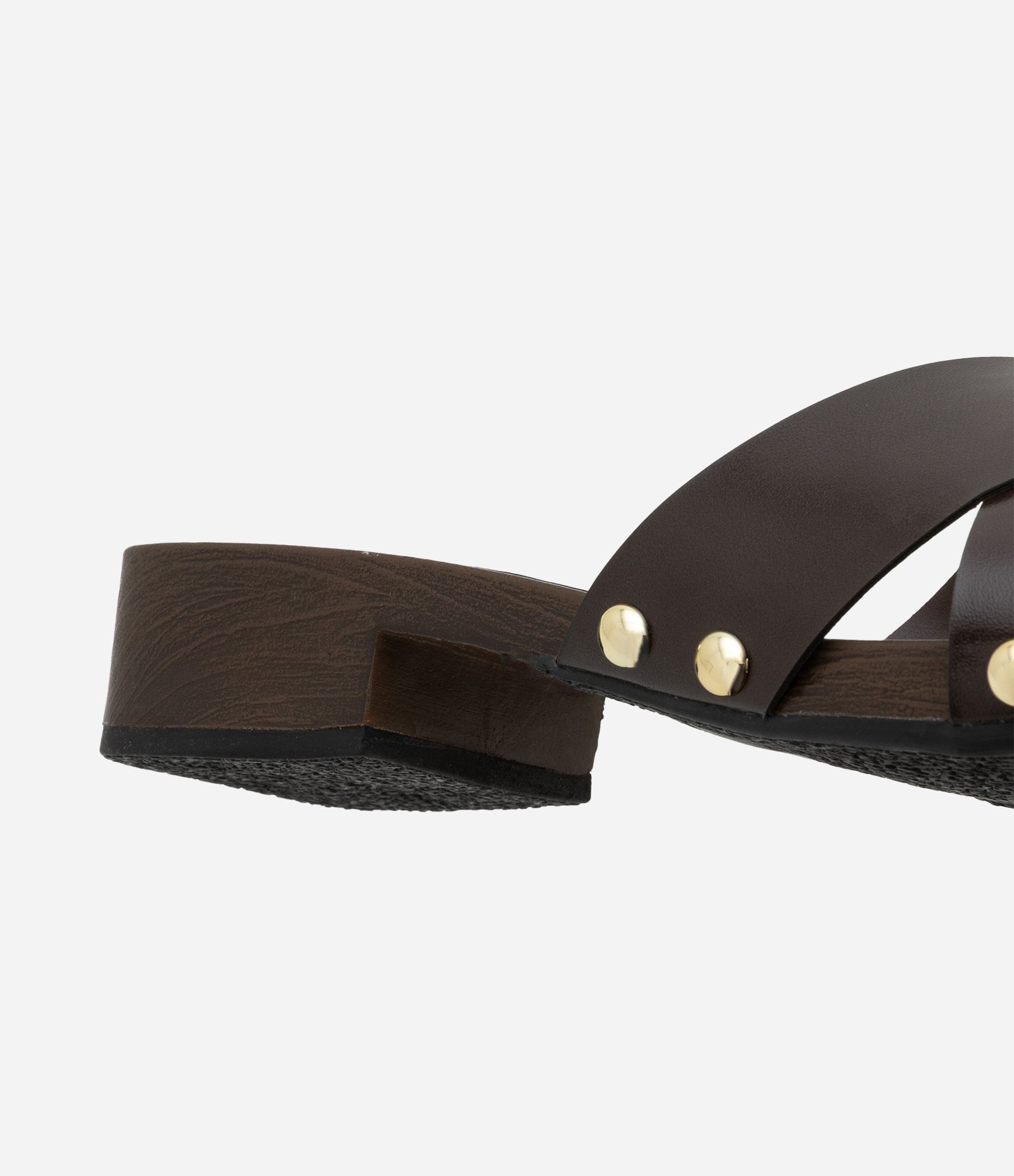 Sandália Mule com Efeito Madeira e Tiras Largas Cruzadas com Tachinhas Marrom 4