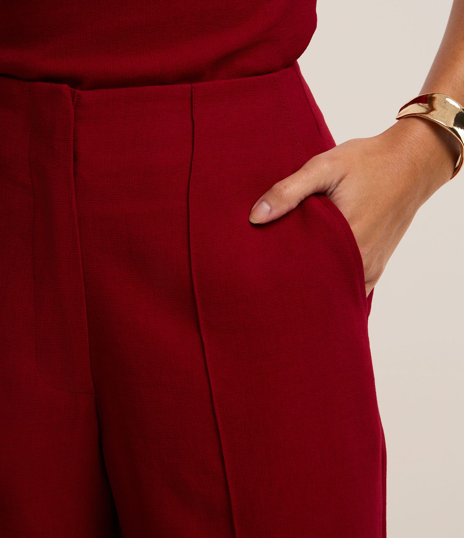 Calça Pantalona Alfaiatada com Frisos Frontais e Bolsos Bordô 4