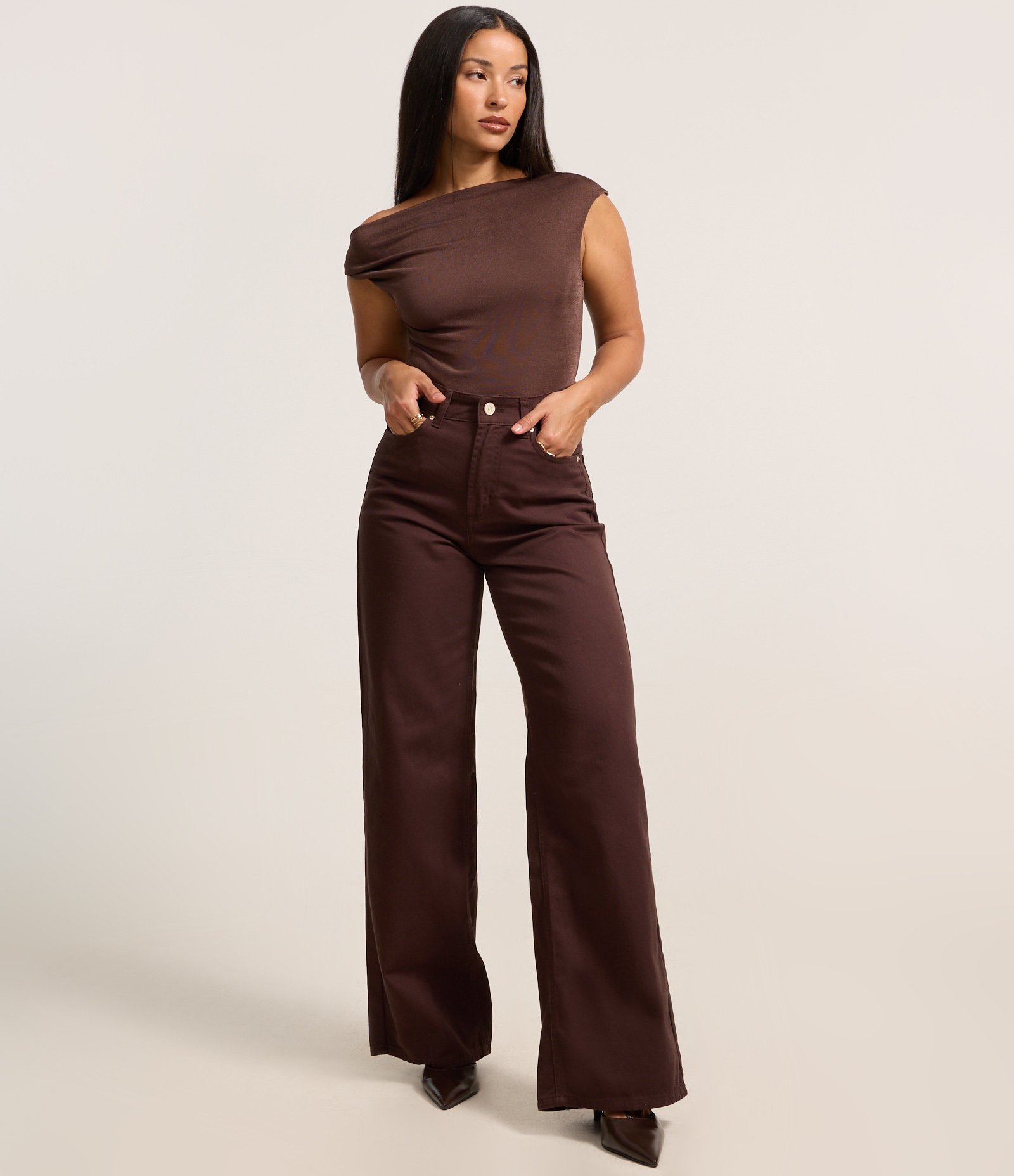 Body com Decote Canoa e Alça Larga Marrom 2